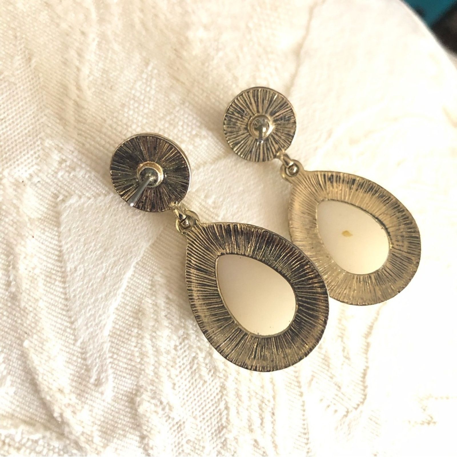 Vintage Vintage white teardrop halo dangle pierced earrings Size ONE SIZE - 5 Thumbnail