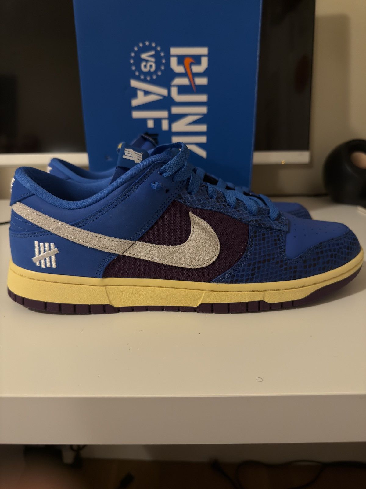 Nike × Undefeated Undefeated x Dunk Low SP ‘5 On It’ Size US 11.5 / EU 44-45 - 4 Thumbnail