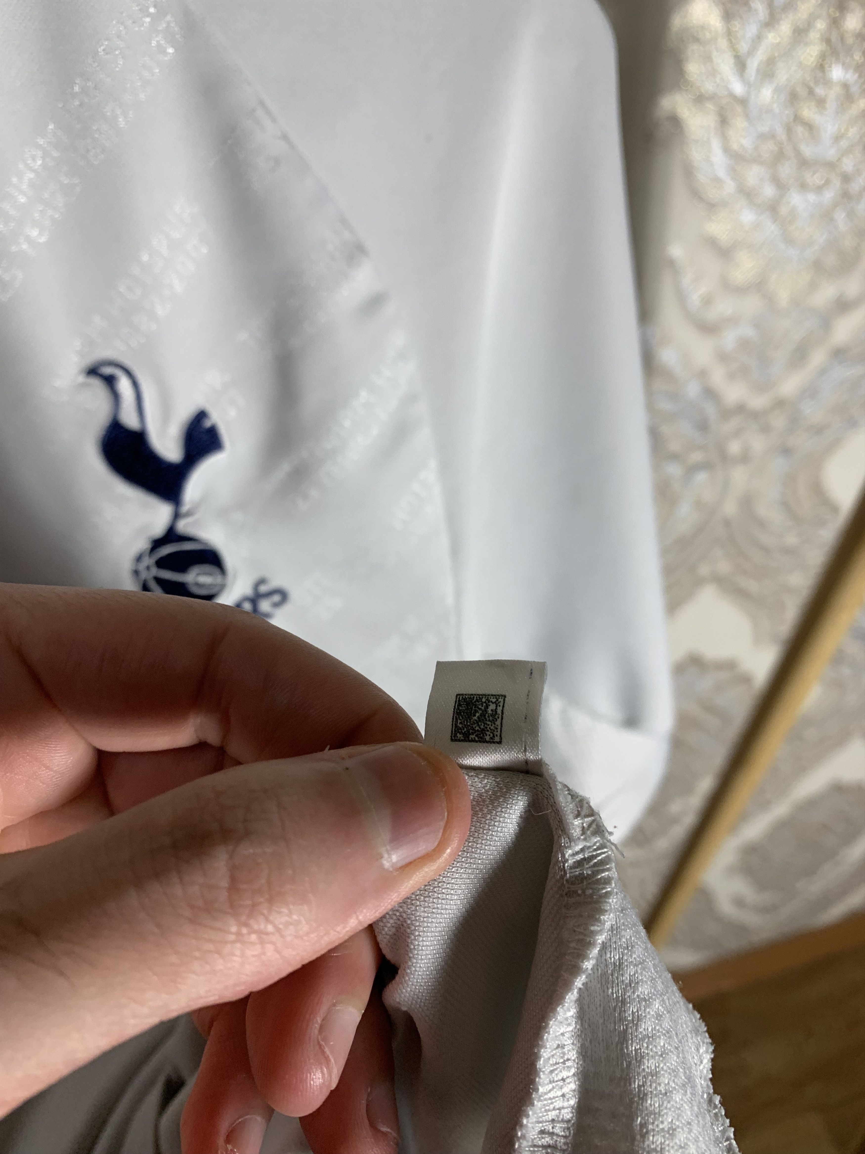 Puma VINTAGE PUMA FC TOTTENHAM HOTSPUR ENGLAND SOCCER JERSEY 90s Size US L / EU 52-54 / 3 - 6 Thumbnail