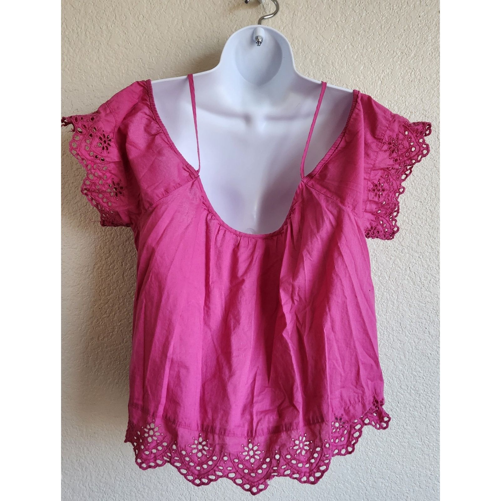 Other Abound Fuchsia Pink Eyelet Hem Cold Shoulder Top Large Size L / US 10 / IT 46 - 3 Thumbnail