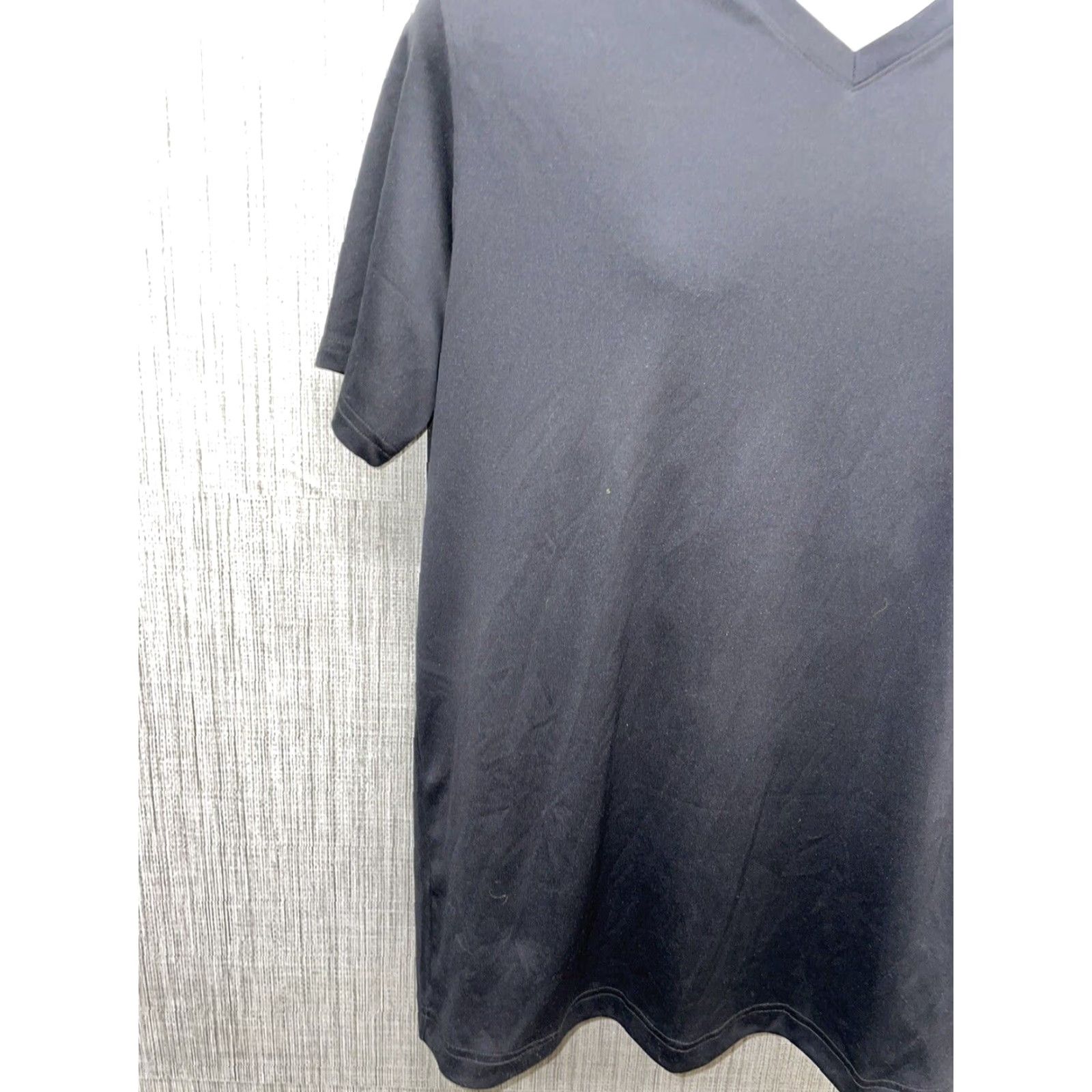 Under Armour VINTAGE Under Armour Athletic T-Shirt Mens M Black Activewear HearGear Loose Size US M / EU 48-50 / 2 - 4 Thumbnail