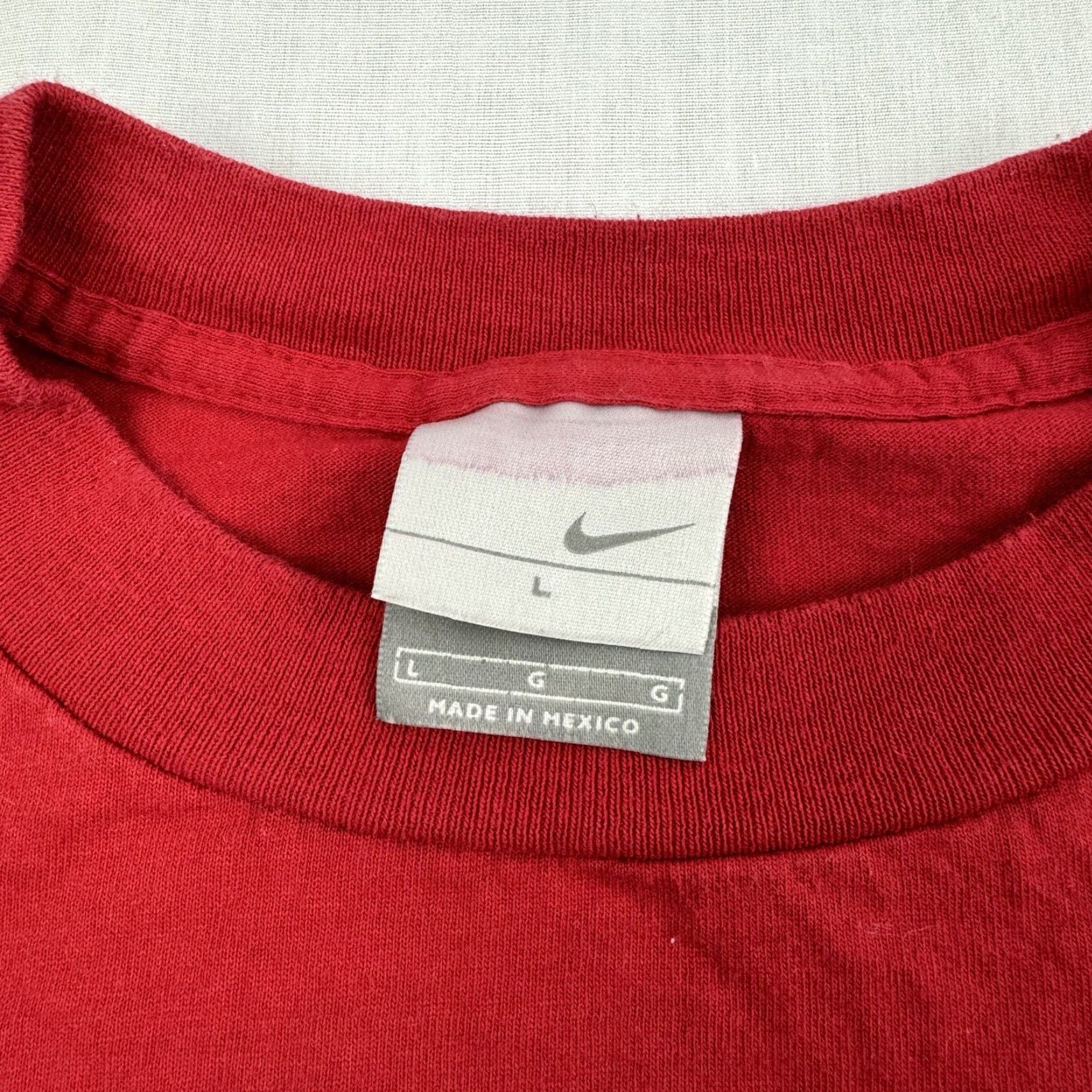 Nike Vintage Nike Shirt Adult Large Red Silver Tag Y2K Grunge 2000s Just Do It USA Size US L / EU 52-54 / 3 - 4 Thumbnail
