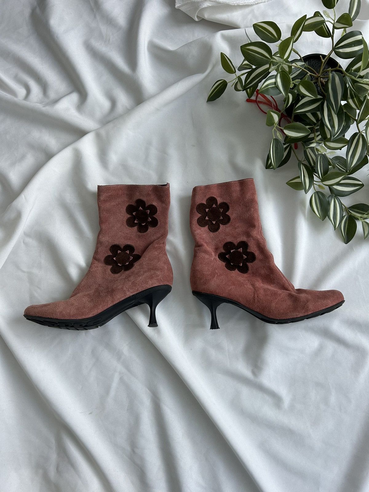 Japanese Brand × Vintage Cute Suede Pink Boots Heels Floral Rare Vintage Y2K Size US 9 / IT 39 - 3 Thumbnail