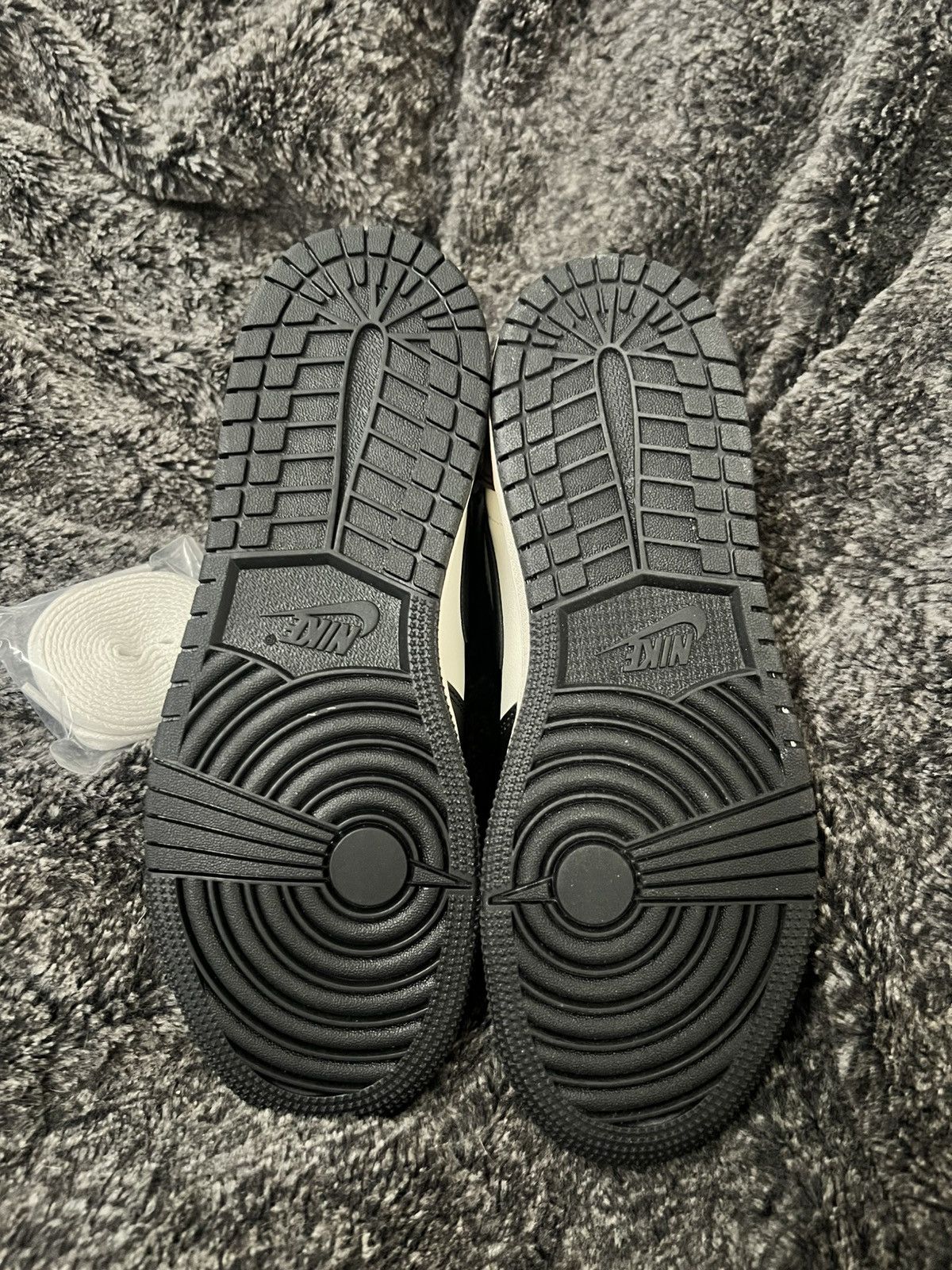 Nike Jordan 1 Dark Mocha (GS) Size US 5 / EU 37 - 5 Thumbnail