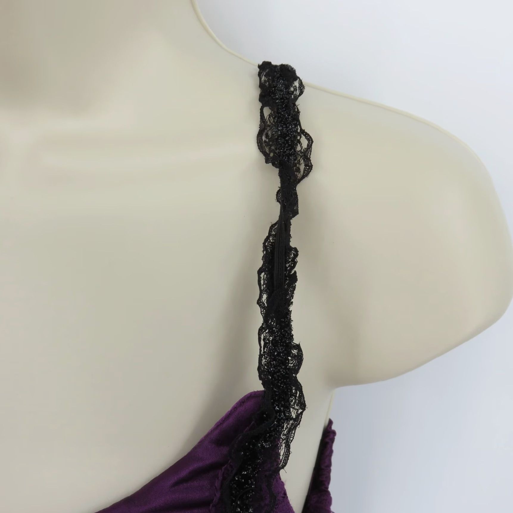 Vintage VINTAGE Charlotte Russe Tank Top Shirt Womens L Purple Black Ruched Satin Lace Spaghetti Strap Sleeveless Camisole 2000s Size L / US 10 / IT 46 - 5 Thumbnail