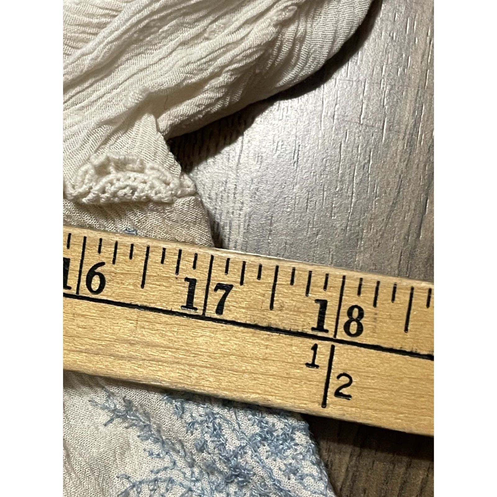 American Eagle Outfitters American Eagle Shirt Women's Small Beige Blue V-neck 3/4 Sleeve Tie Sleeve Size S / US 4 / IT 40 - 5 Thumbnail