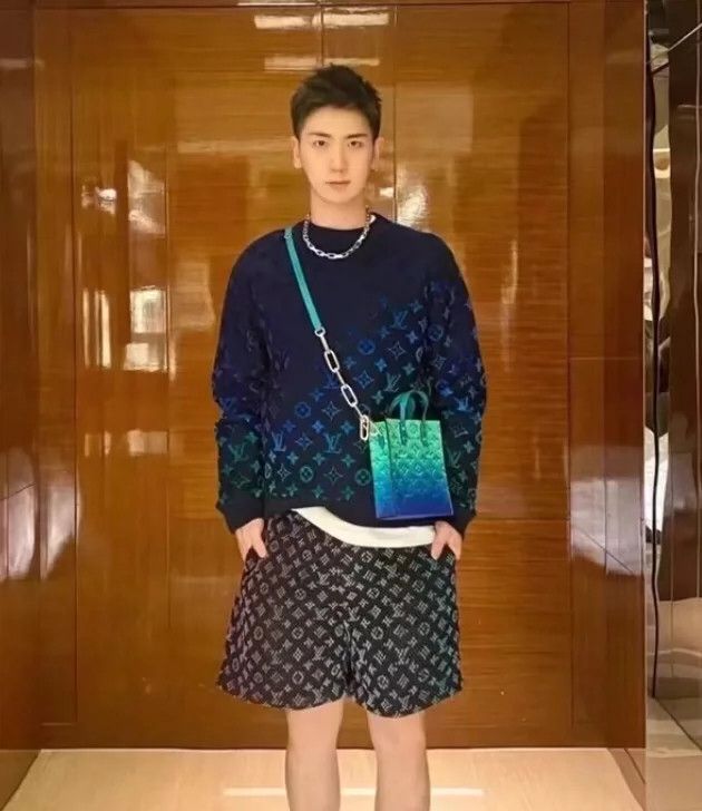 Louis Vuitton Louis Vuitton 22 blue logo jacquard full print cotton crew Size US M / EU 48-50 / 2 - 9 Thumbnail