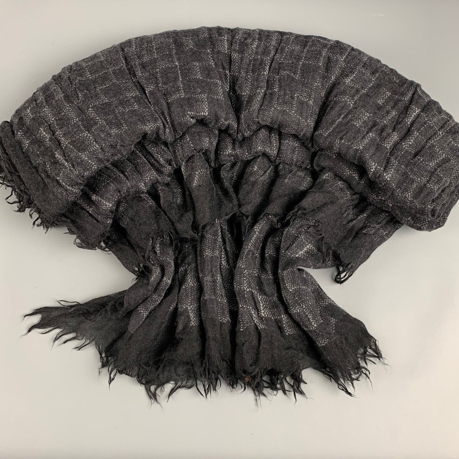Louis Vuitton LOUIS VUITTON Black Grey Checkered Cashmere Silk Scarves Size ONE SIZE - 3 Thumbnail