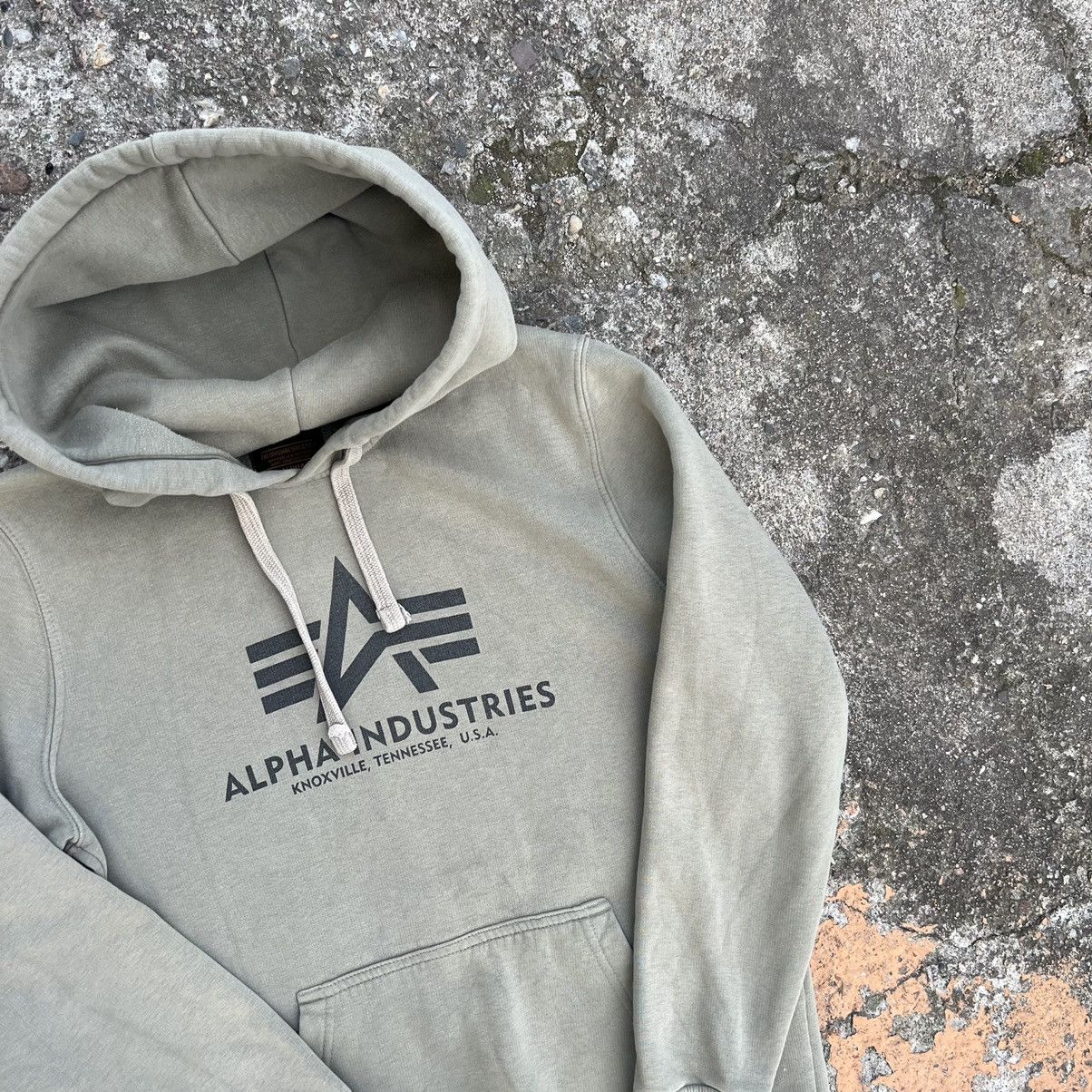 Alpha Industries × Vintage Y2K Black Alpha Industries big logo hoodie 00’s M size Size US M / EU 48-50 / 2 - 4 Thumbnail