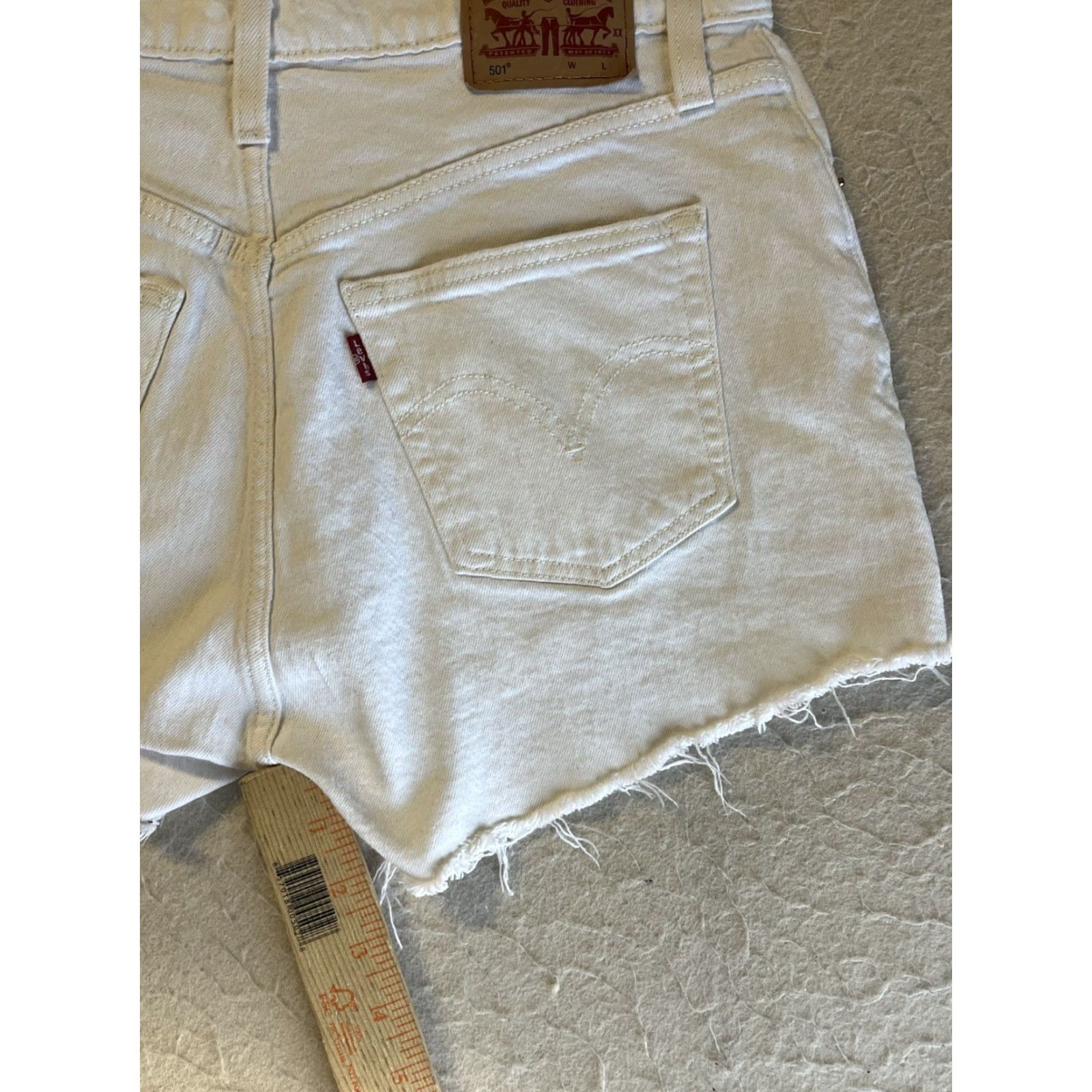 Levi's Levi's 501 White Button Fly High Rise Jean Shorts Women's Size 28 Casual Solid White Cut-Off Jeans Short Women's 28 Size 28" / US 6 / IT 42 - 5 Thumbnail