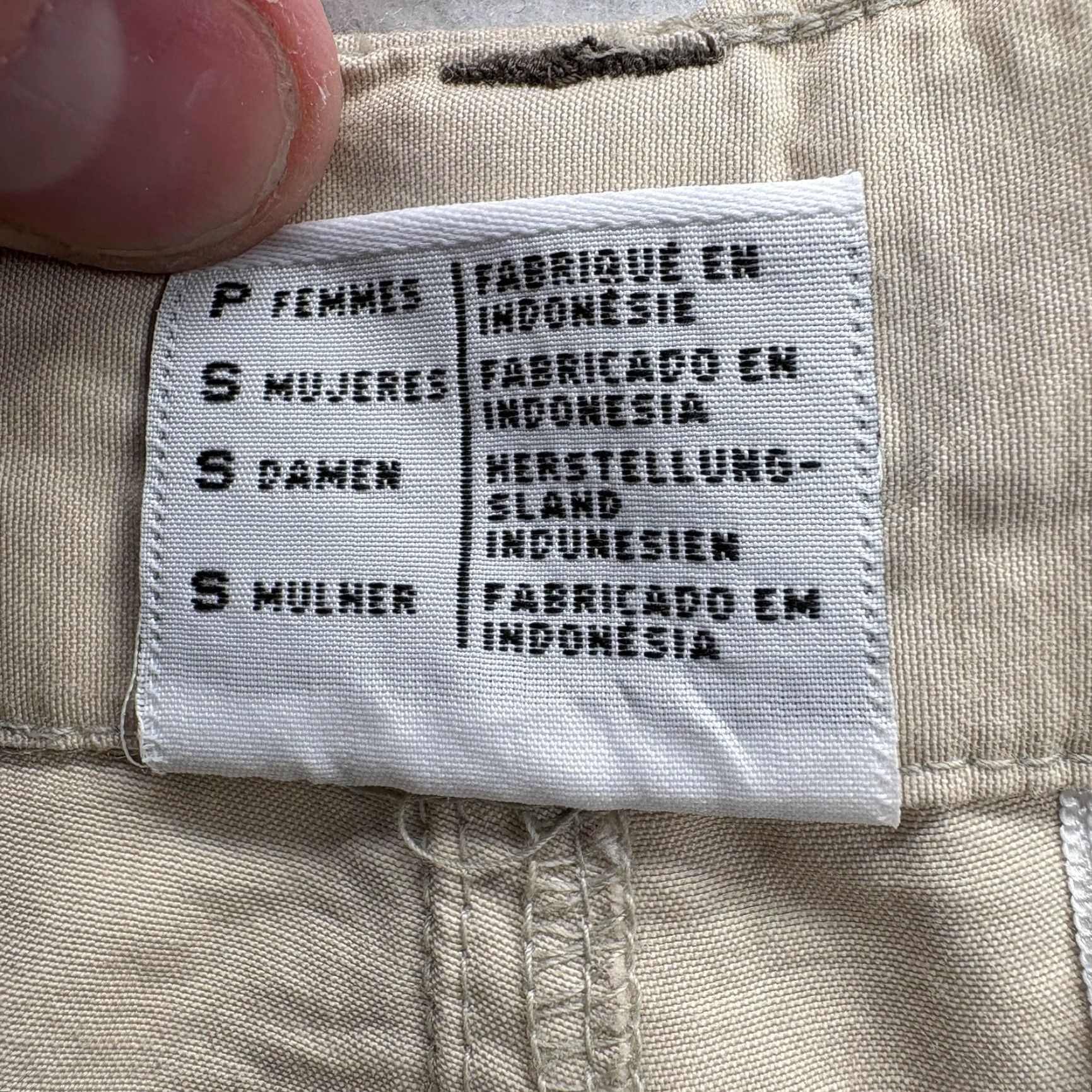 Vintage Columbia Capri Pants Womens S Beige Cotton Nylon NWT Casual Travel Workwear Pockets Drawstring Front Flat Front 18in Inseam Capris Size 28" / US 6 / IT 42 - 6 Thumbnail