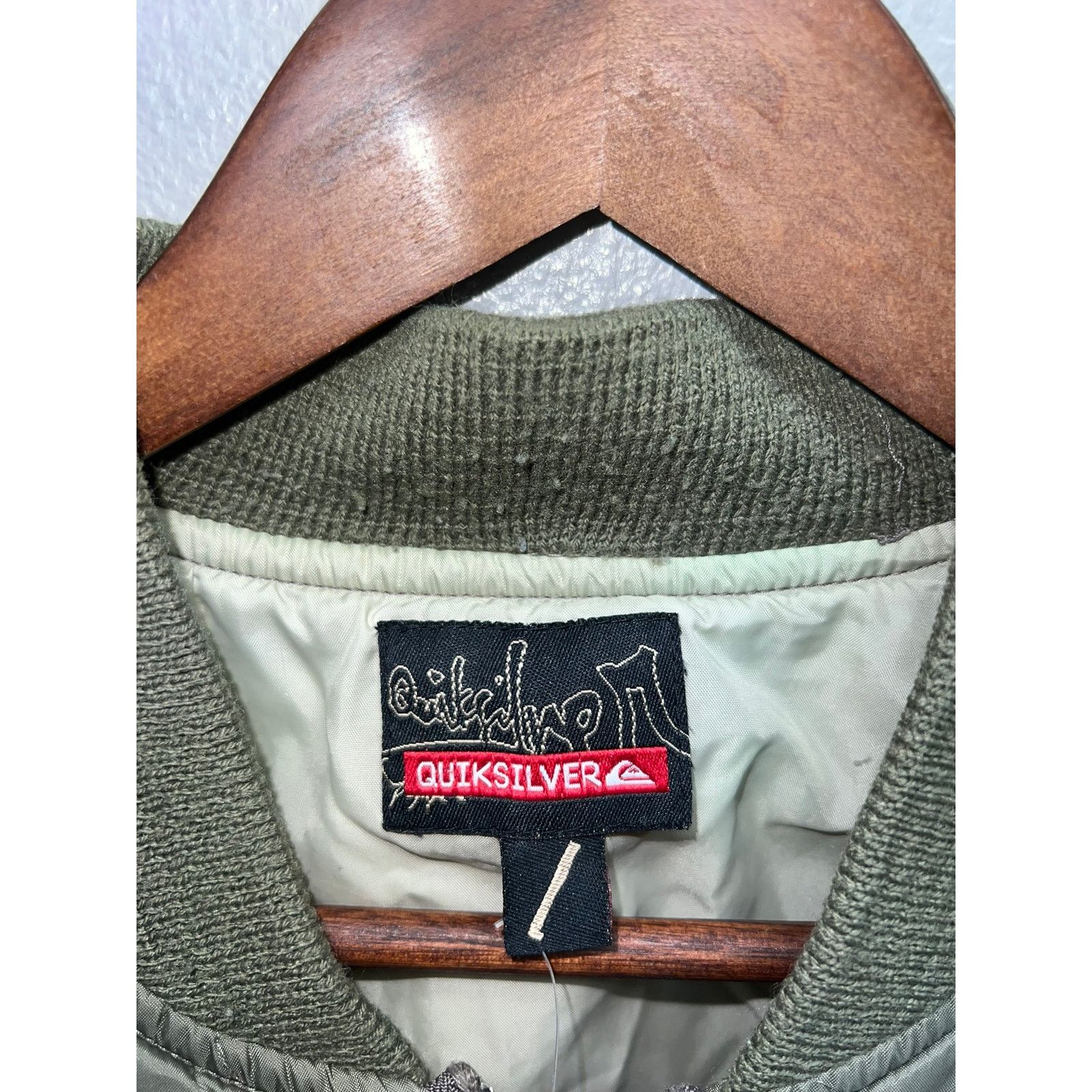 Vintage Vintage Quiksilver Bomber Jacket Quilted Green Full Zip L Size US L / EU 52-54 / 3 - 8 Thumbnail