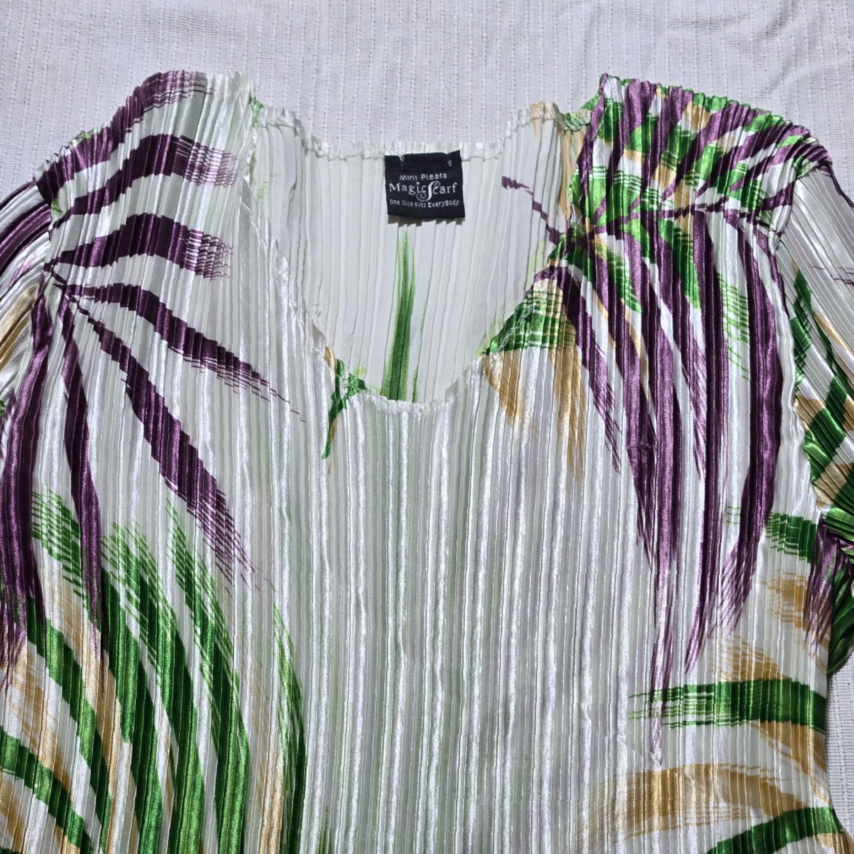 Vintage Magic Scarf Shirt Floral Mini Pleats Stretchy Top Adult Women's One Size Size ONE SIZE - 2 Thumbnail