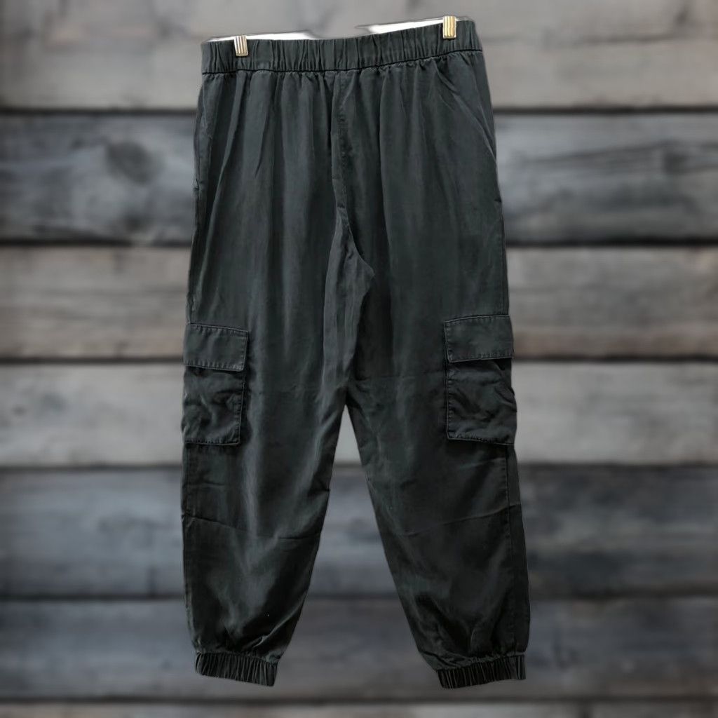 Banana Republic VINTAGE: No Banana Republic Pants Women M Black Cargo Relaxed Tencel Jogger Pull On 27 in Inseam Size 32" / US 10 / IT 46 - 1 Thumbnail