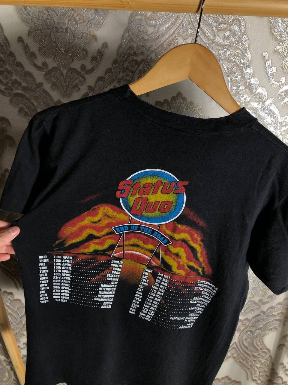 Band Tees VINTAGE STATUS QOU WORLD TOUR ROCK T-SHIRT RETRO METAL 90s Size US M / EU 48-50 / 2 - 4 Thumbnail