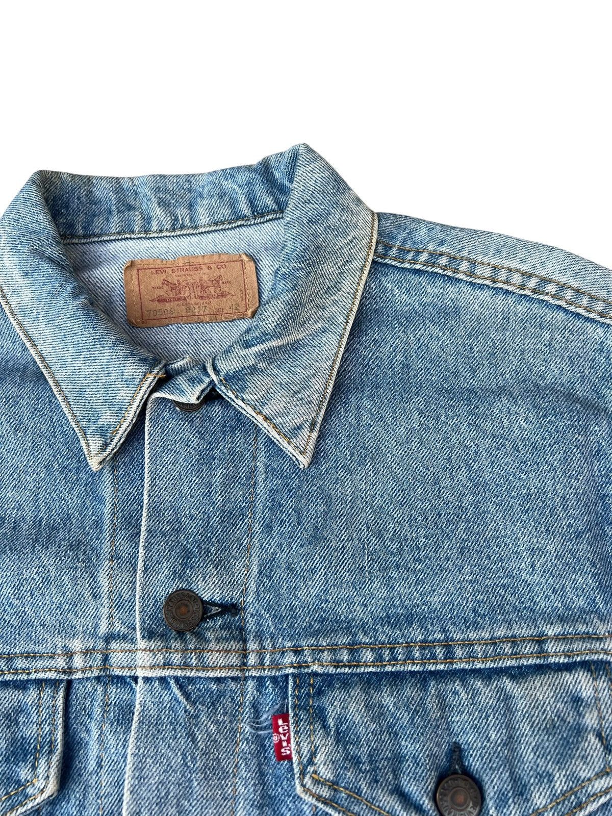 Levi's Vintage 80s Levi’s 70506 Distress Fade Denim Trucker Jacket Size US L / EU 52-54 / 3 - 8 Thumbnail