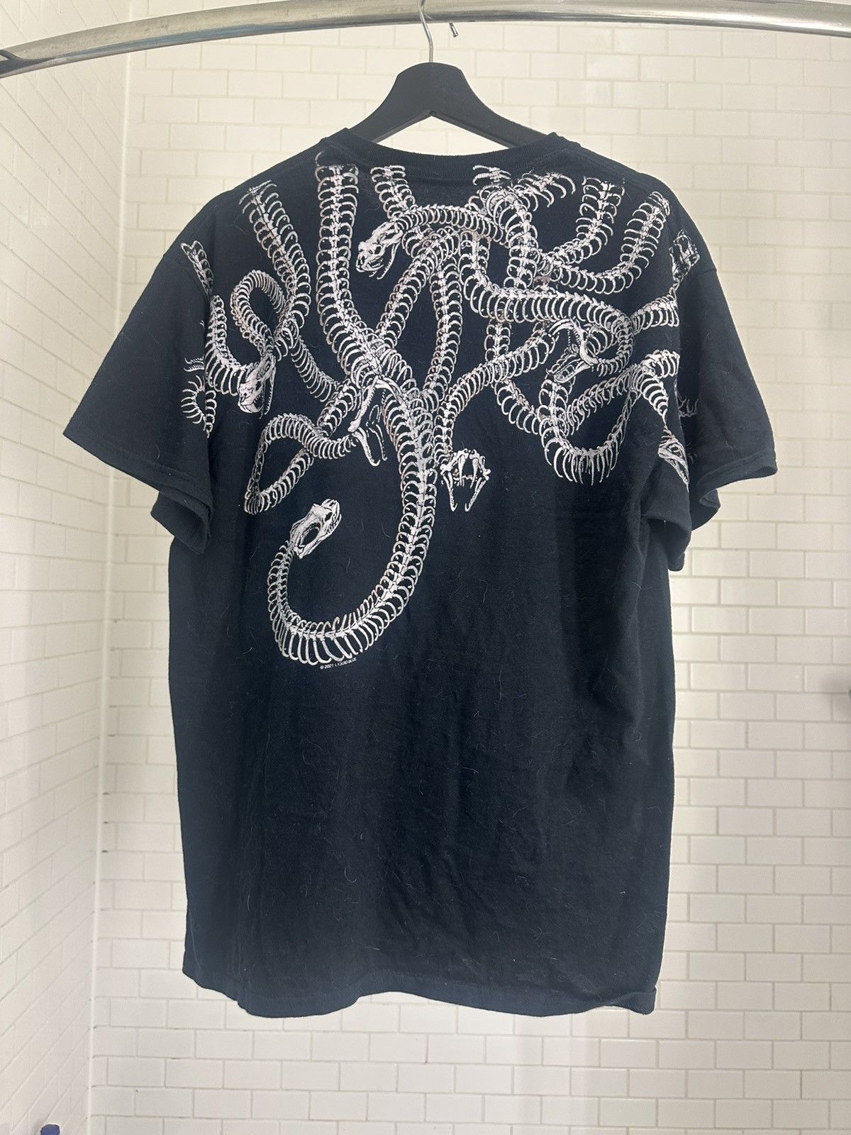 Vintage Liquid blue , skull and snakes T-shirt Size US L / EU 52-54 / 3 - 3 Thumbnail