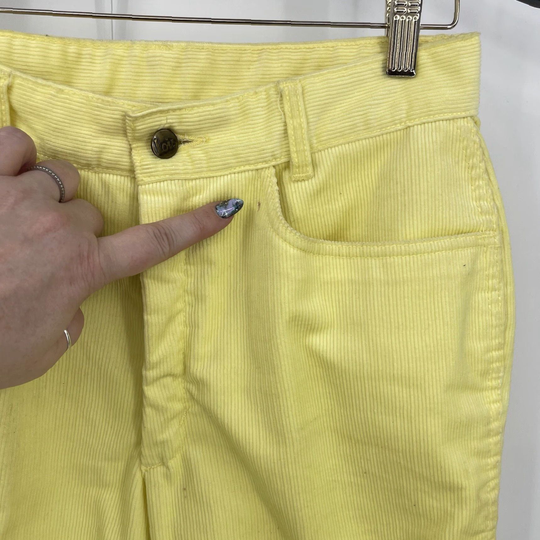 Vintage VINTAGE Lois Pants Womens 30x34 Bright Yellow Corduroy High Waisted Read Size 30" / US 8 / IT 44 - 3 Thumbnail