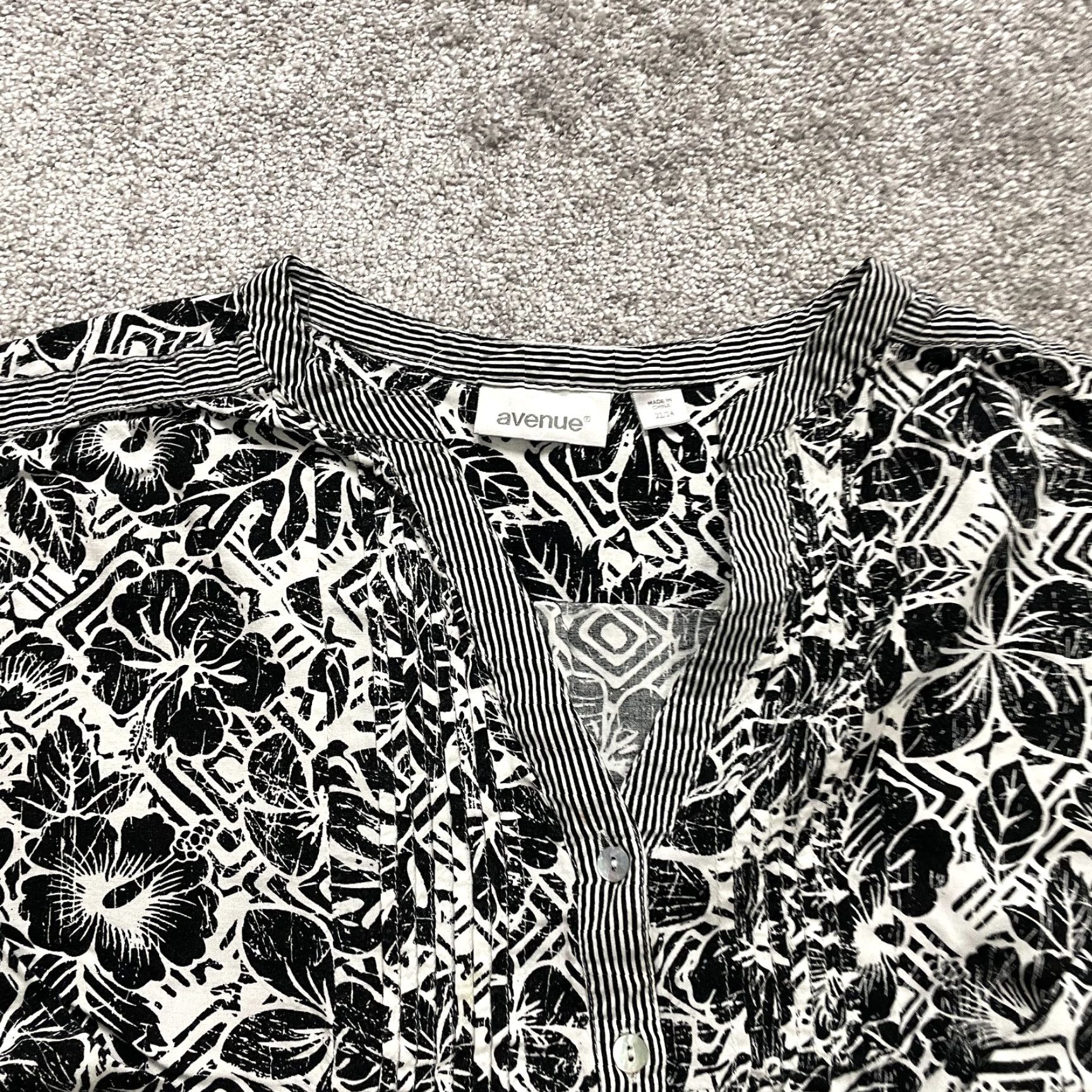 Avenue VINTAGE Avenue Women's Button-Down Blouse Shirt Plus 22 Floral Long Sleeve Knit Casual Top Black White Size 3XL / US 20-22 - 3 Thumbnail