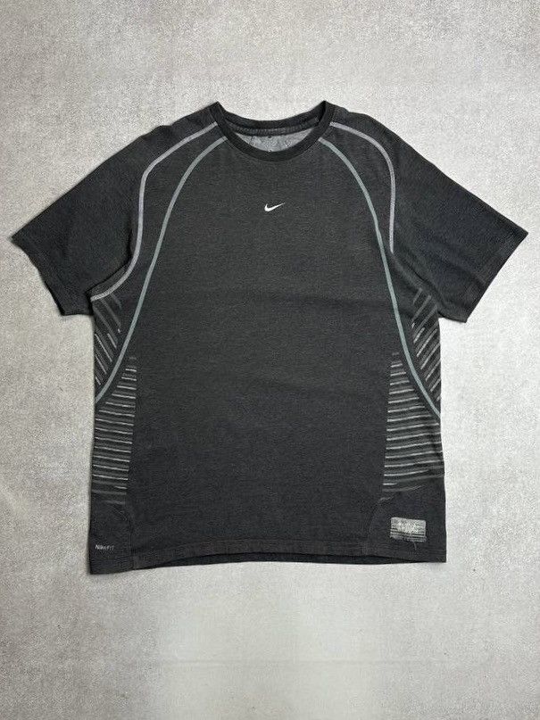 Nike Vintage Nike Central Swoosh Gray Y2K T-shirt L Size US L / EU 52-54 / 3 - 1 Thumbnail