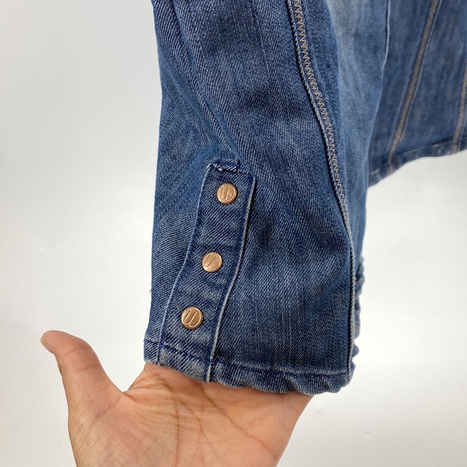 Wrangler Wrangler form fitting studded denim sleeveless button down Size S / US 4 / IT 40 - 4 Thumbnail