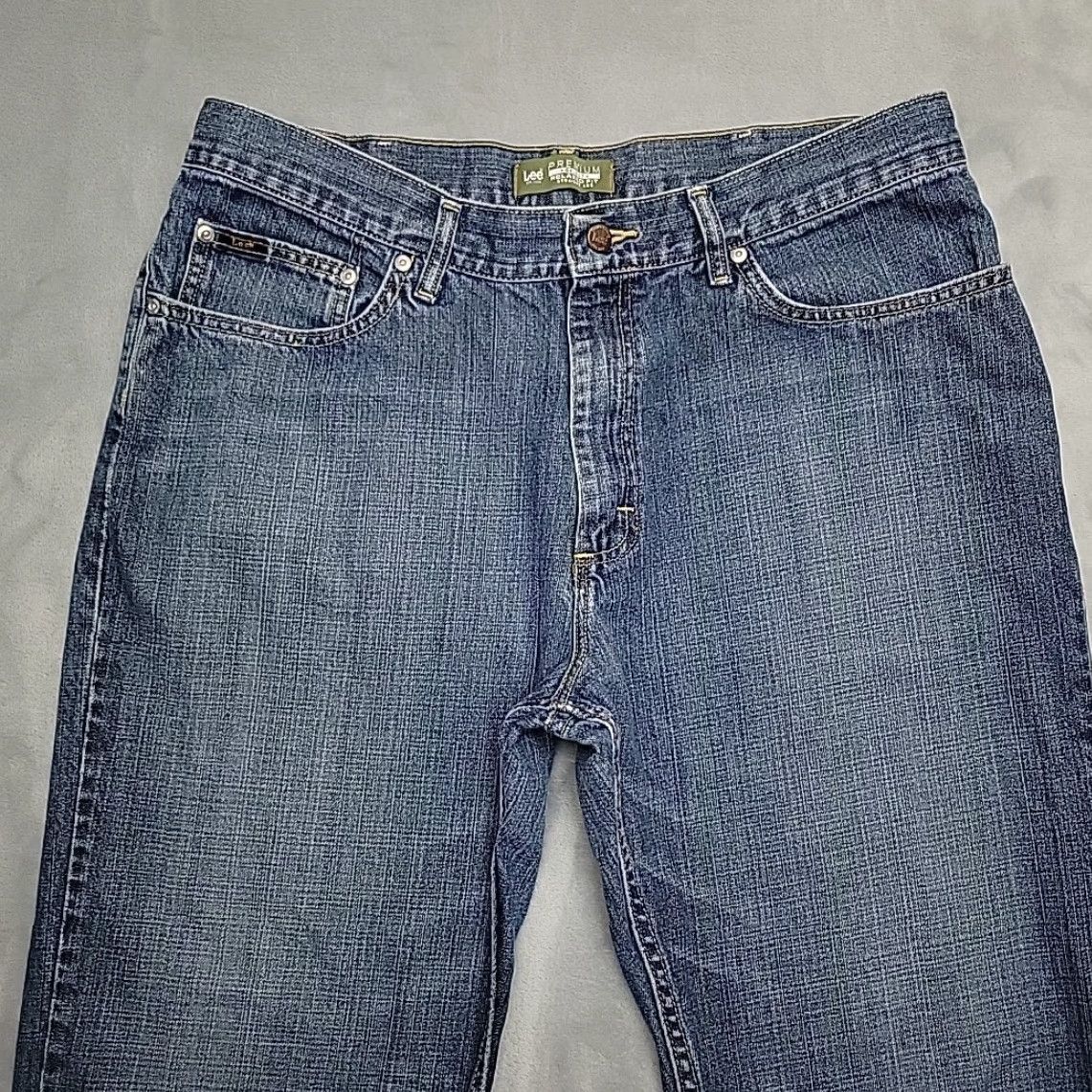 Lee Lee Jeans Men 38x32 Blue Denim Relaxed Fit Straight Leg Med Wash Premium Select Jeans Men 38 Blue Denim Relaxed Straight 90s USA American Mens Size US 38 / EU 54 - 3 Thumbnail