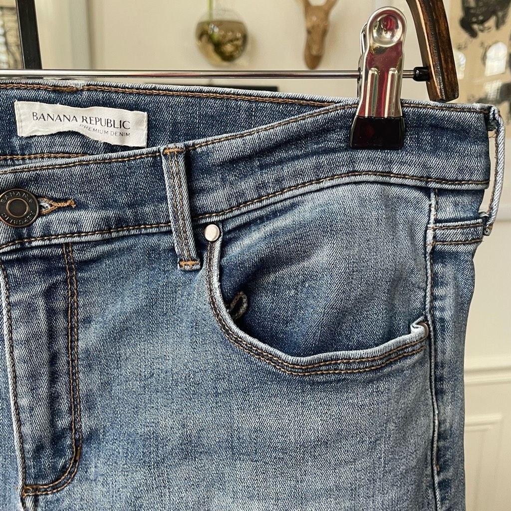 Banana Republic Banana Republic Straight Leg Jeans Lightly Distressed 30 Lon Size 30" / US 8 / IT 44 - 2 Thumbnail