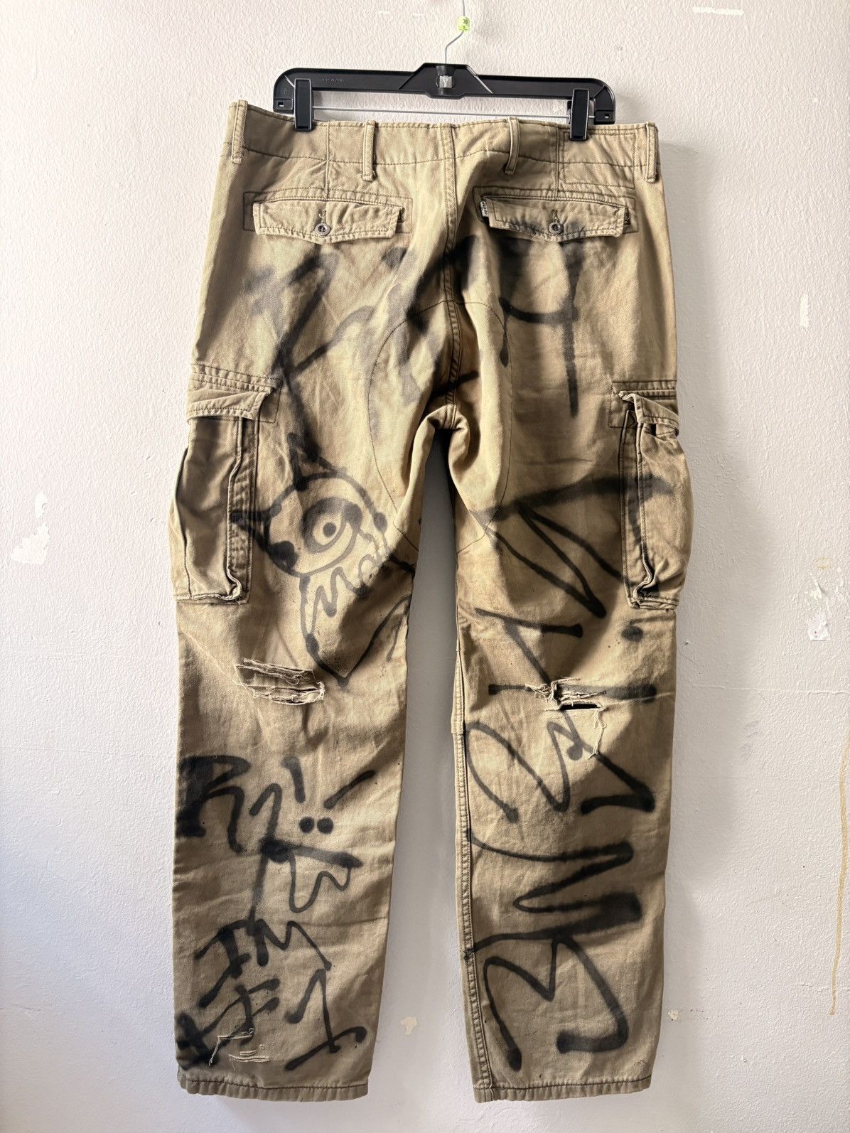Levi's Vintage Clothing Levi’s khaki cargo pants reworked by R7PZI. Size US 33 - 5 Thumbnail