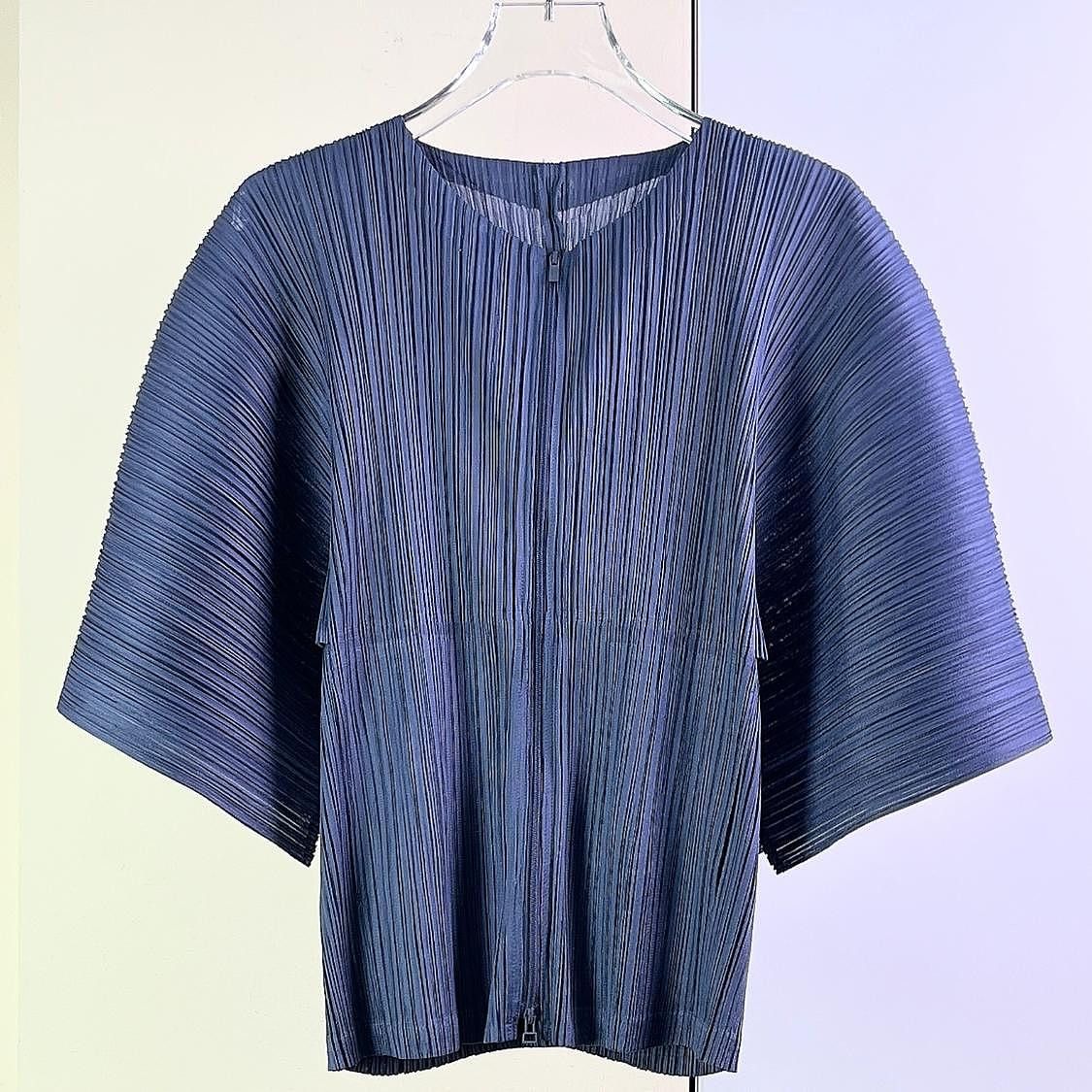 Pleats Please Issey Miyake Pleats Please Issey Miyake Blue Pleated Short Sleeve Top XS Size XS / US 0-2 / IT 36-38 - 1 Thumbnail