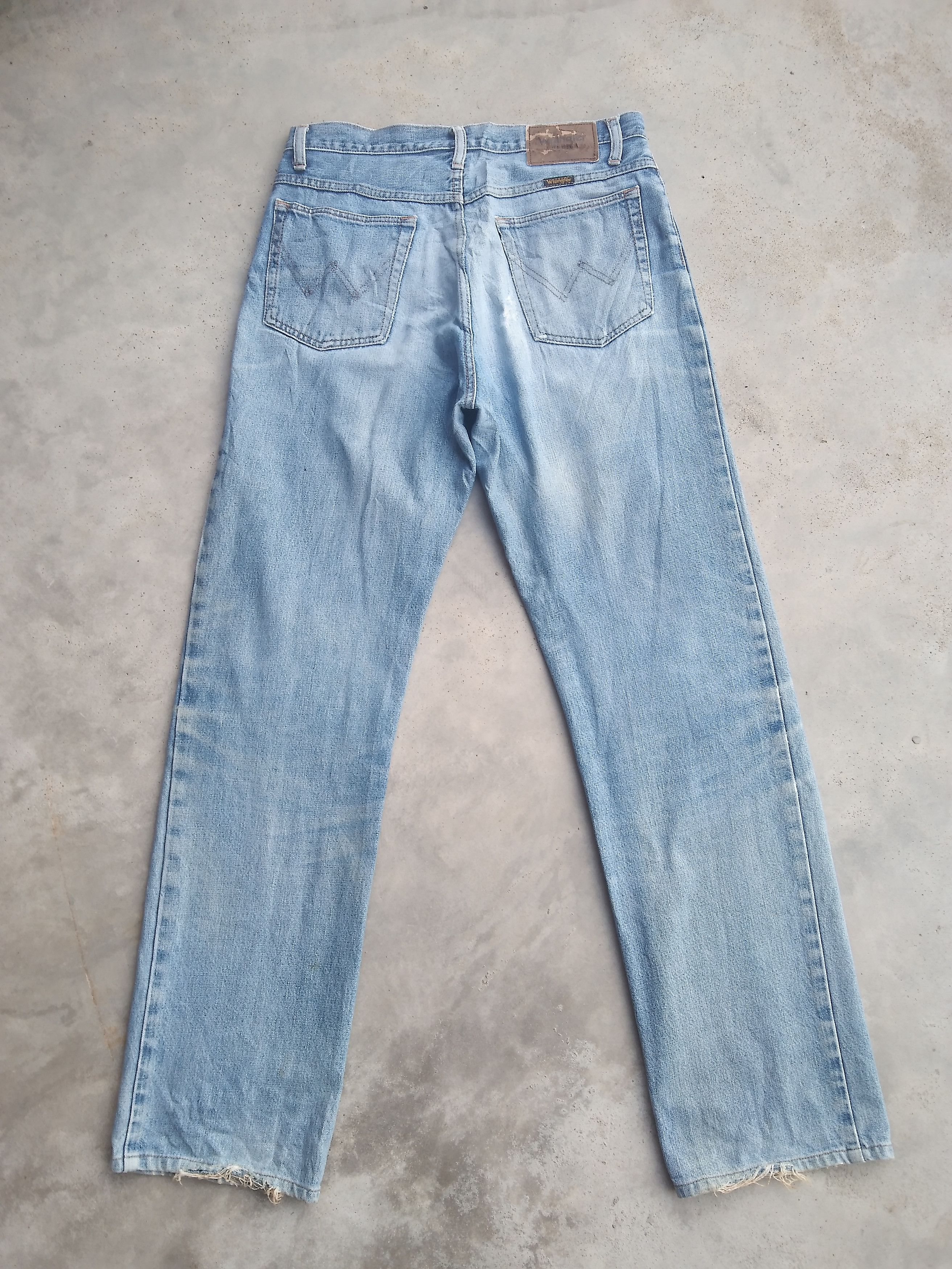 Japanese Brand 90s Vintage Distressed Wrangler Faded Blue Jeans 32x32 Size US 32 / EU 48 - 2 Thumbnail