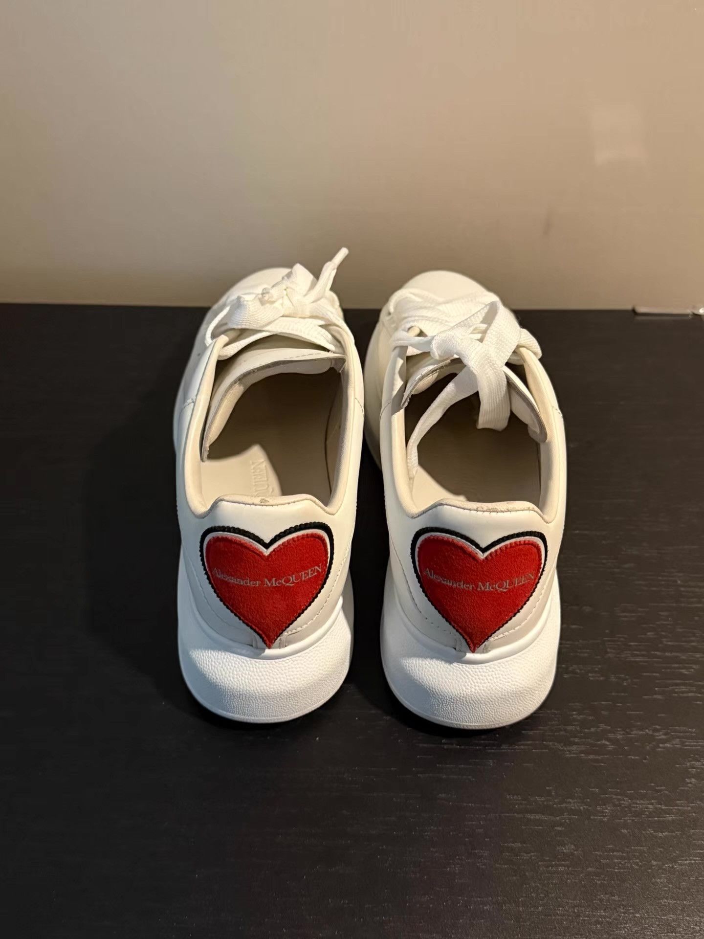Alexander McQueen Alexander McQueen heart-patterned white sneakers Q20 Size US 6 / IT 36 - 3 Thumbnail