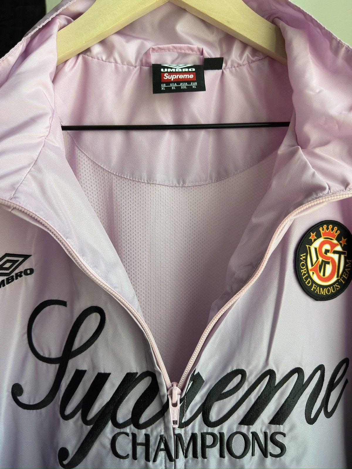 Supreme × Umbro Gradient Track Jacket Pink Size US XL / EU 56 / 4 - 4 Thumbnail