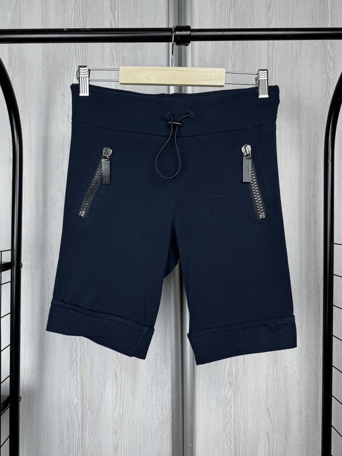 Burberry Burberry Established 1856 navy blue tightened shorts size S Size 28" / US 6 / IT 42 - 2 Thumbnail