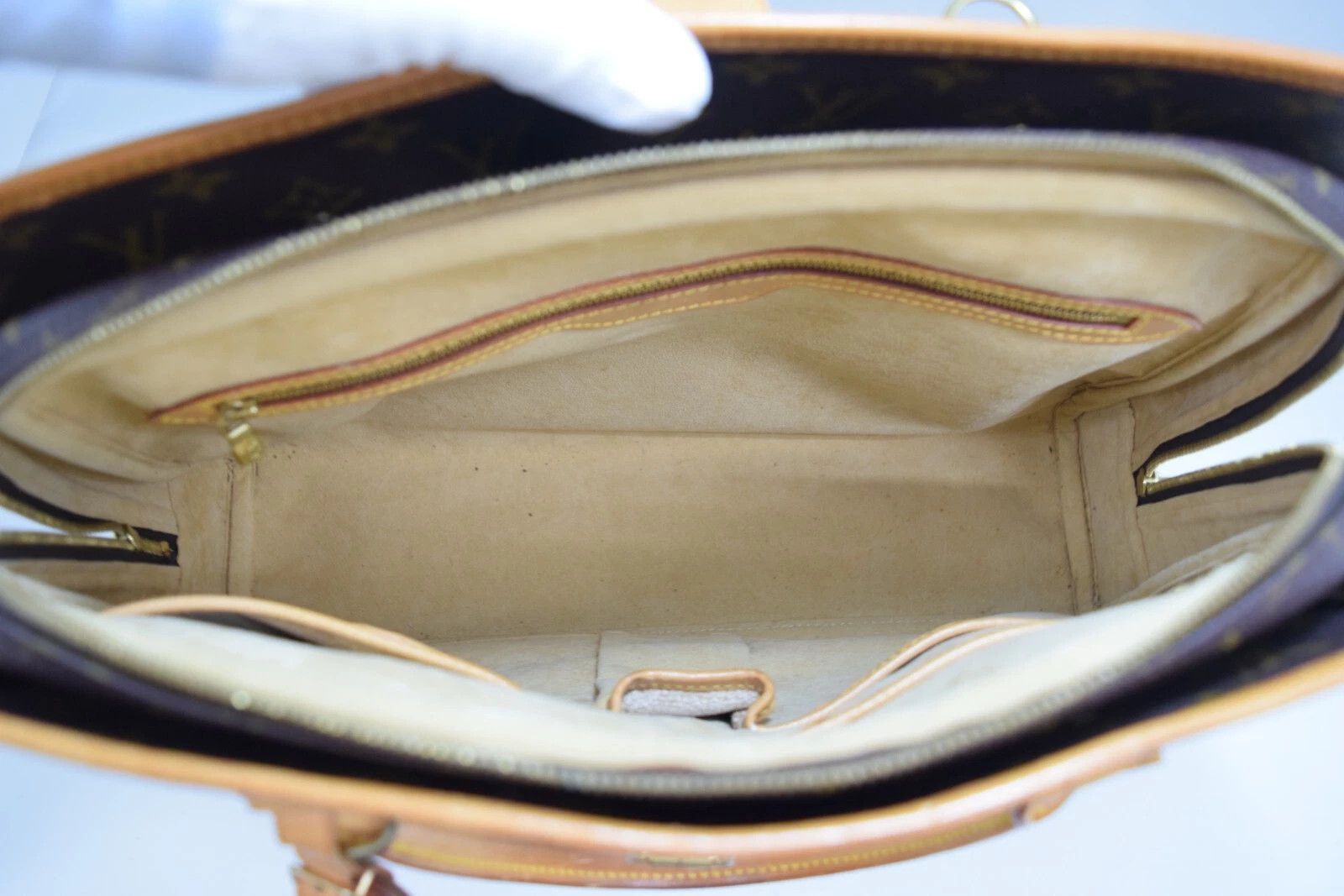 Louis Vuitton Louis Vuitton Rivoli Monogram Canvas Handbag M53380 Size ONE SIZE - 14 Thumbnail