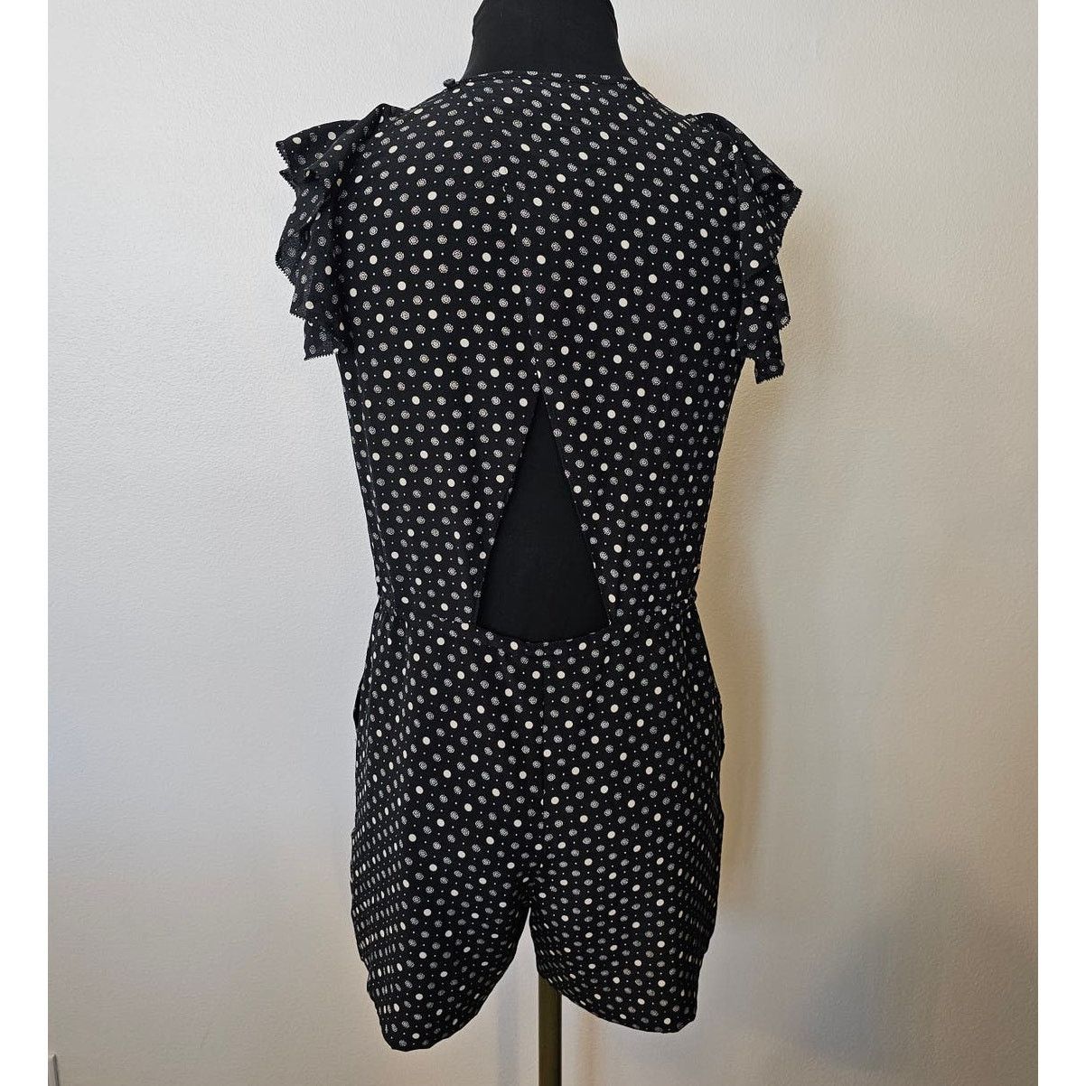 Madewell EUC Madewell Silk Black Polka Dot Petalplay Romper XXS Size 24" / US 00 / IT 34 - 5 Thumbnail