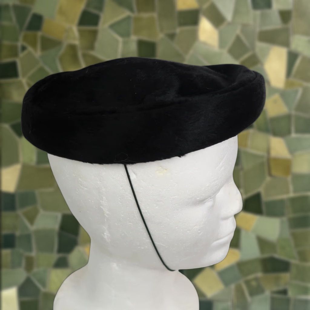 Velvet VINTAGE 60s Black Faux Fur Velvet Beret Hat w/ Chin Strap Beret Women One Size Black 60s Party Cocktail Cap Womens Size ONE SIZE - 1 Thumbnail