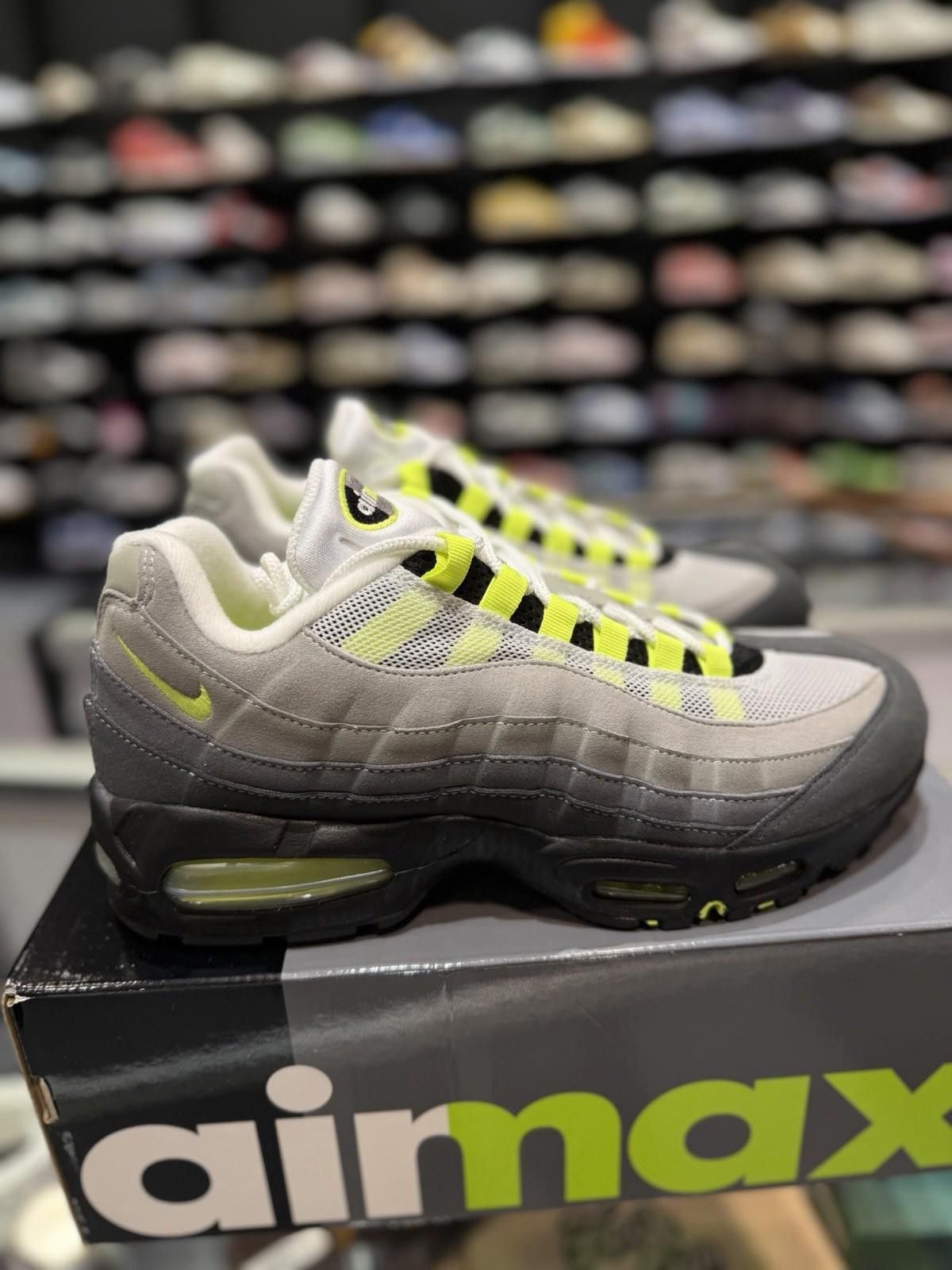 Nike Size 10 - Nike Air Max 95 OG 2025/2026 Neon (HM4740 001) Size US 10 / EU 43 - 6 Thumbnail