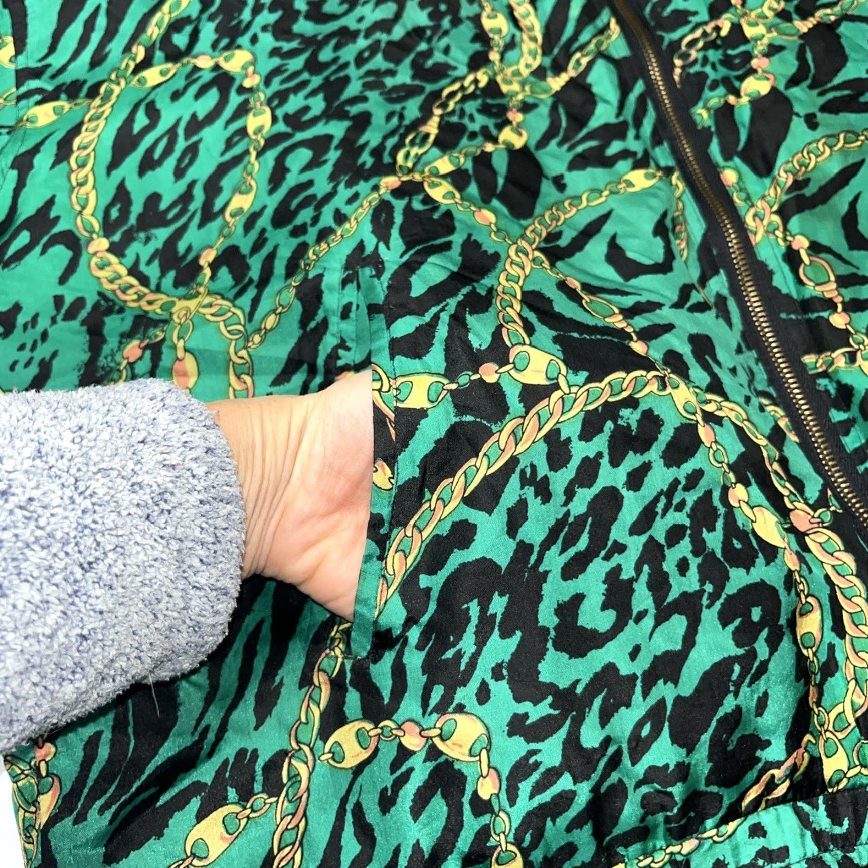 Vintage VINTAGE EVR Jacket Silk BOMBER Windbreaker Women’s XL 90s Leopard Gold Chains Black Green Short Zip Pockets Full Zip Casual Vintage Womens Size XL / US 12-14 / IT 48-50 - 7 Thumbnail