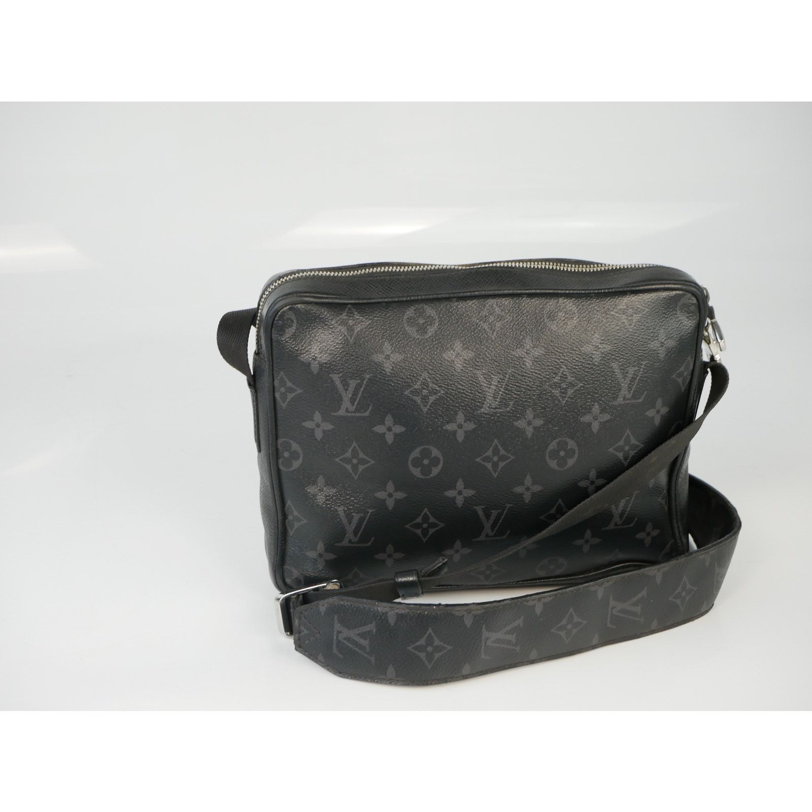 Louis Vuitton Outdoor Monogram Eclipse Messenger Bag Size ONE SIZE - 7 Thumbnail