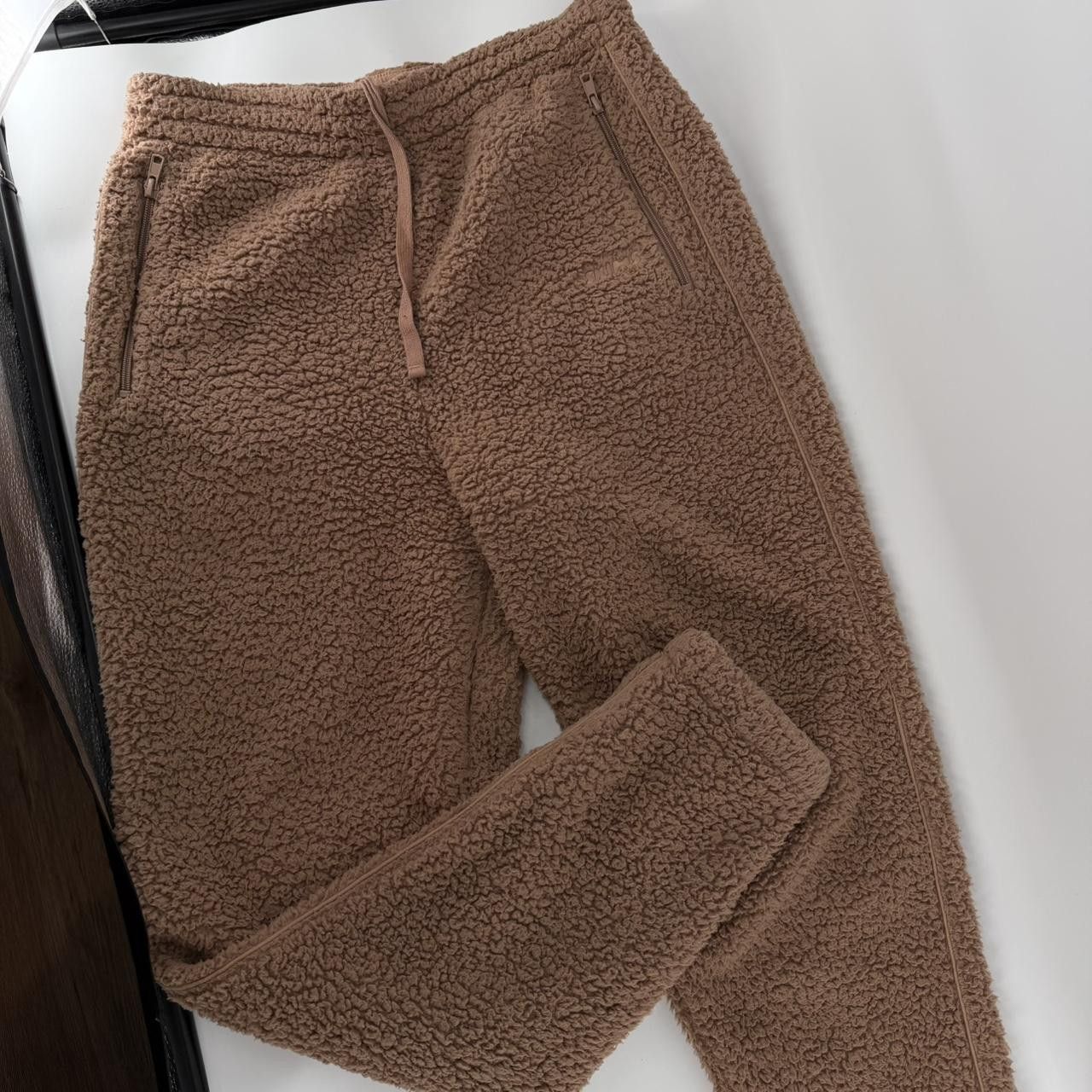 SKIMS Skims Teddy Sherpa Fleece Joggers Size S Tigers Eye Brown Size 27" / US 4 / IT 40 - 2 Thumbnail