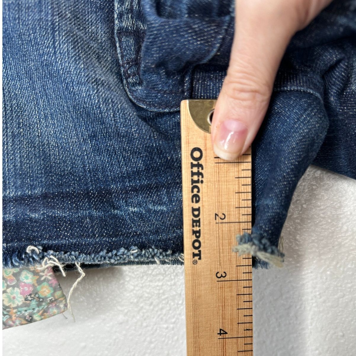 7 For All Mankind 7 For All Mankind Distressed Low Rise Raw Hem Jean Shorts 29 Size 29" - 15 Thumbnail