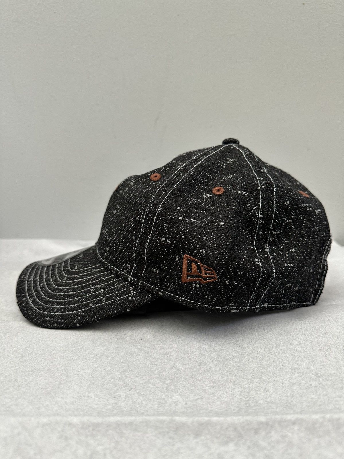 Kiko Kostadinov × New Era SS25 Japan Exclusive Single K Hat Ash Black Size ONE SIZE - 4 Thumbnail