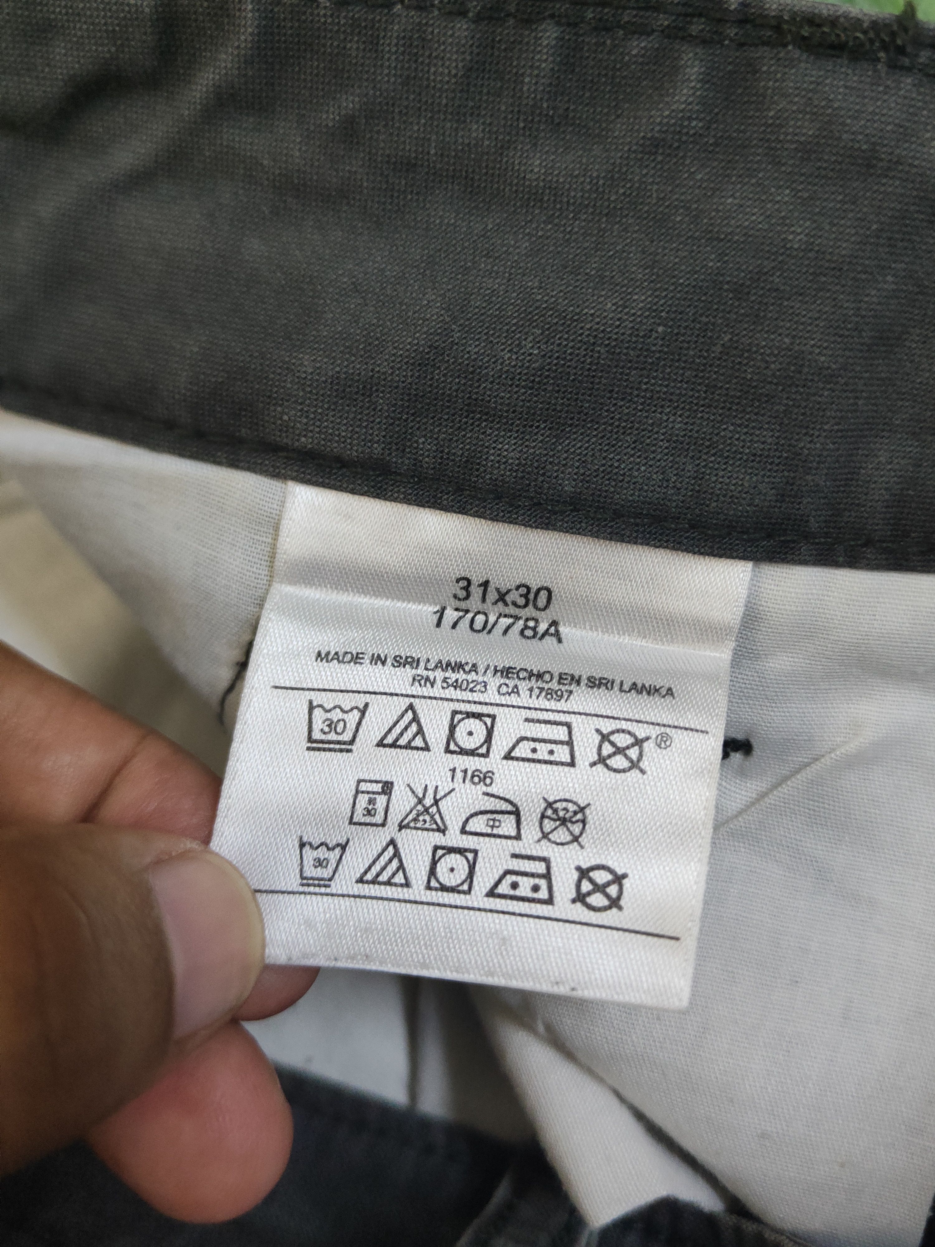 Japanese Brand DL Old Navy Black Faded Multipocket Cargo Pants #1535 Size US 31 - 13 Thumbnail