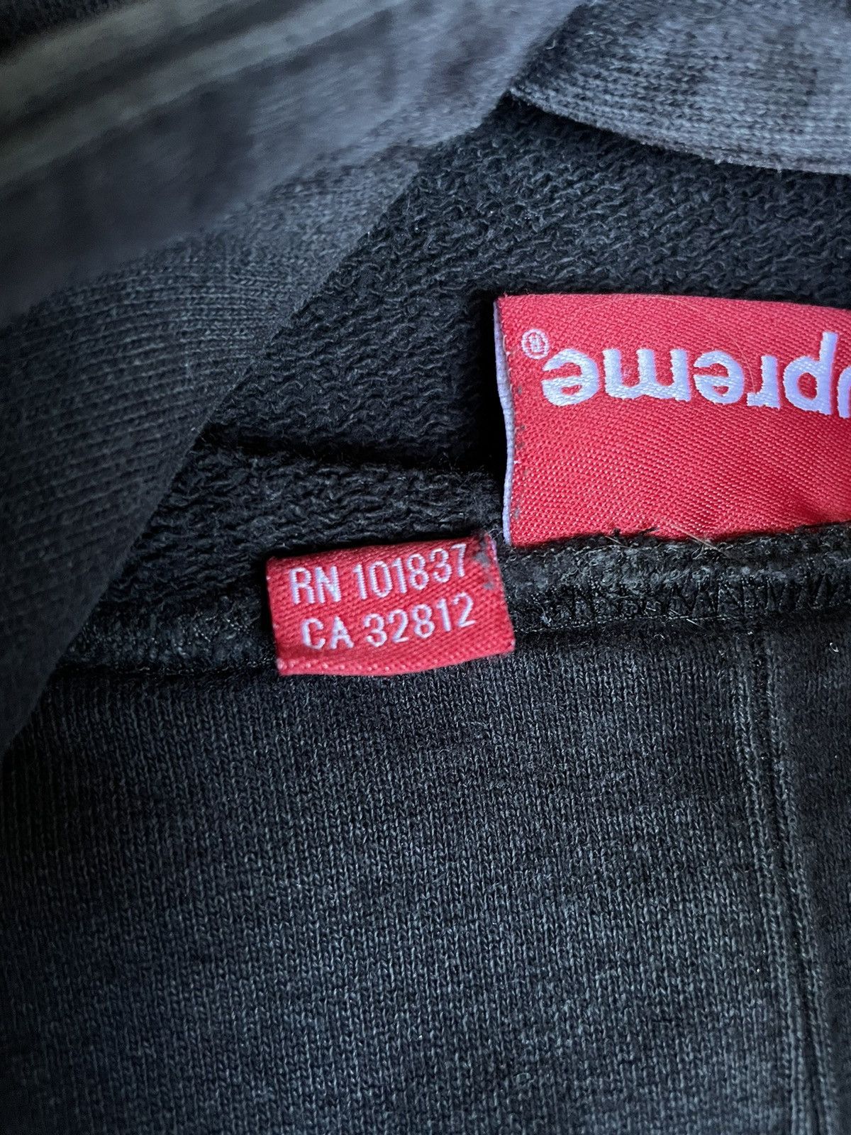 Supreme Supreme Big Gold Logo World Famous Hoodie Black Made Canada Size US L / EU 52-54 / 3 - 12 Thumbnail
