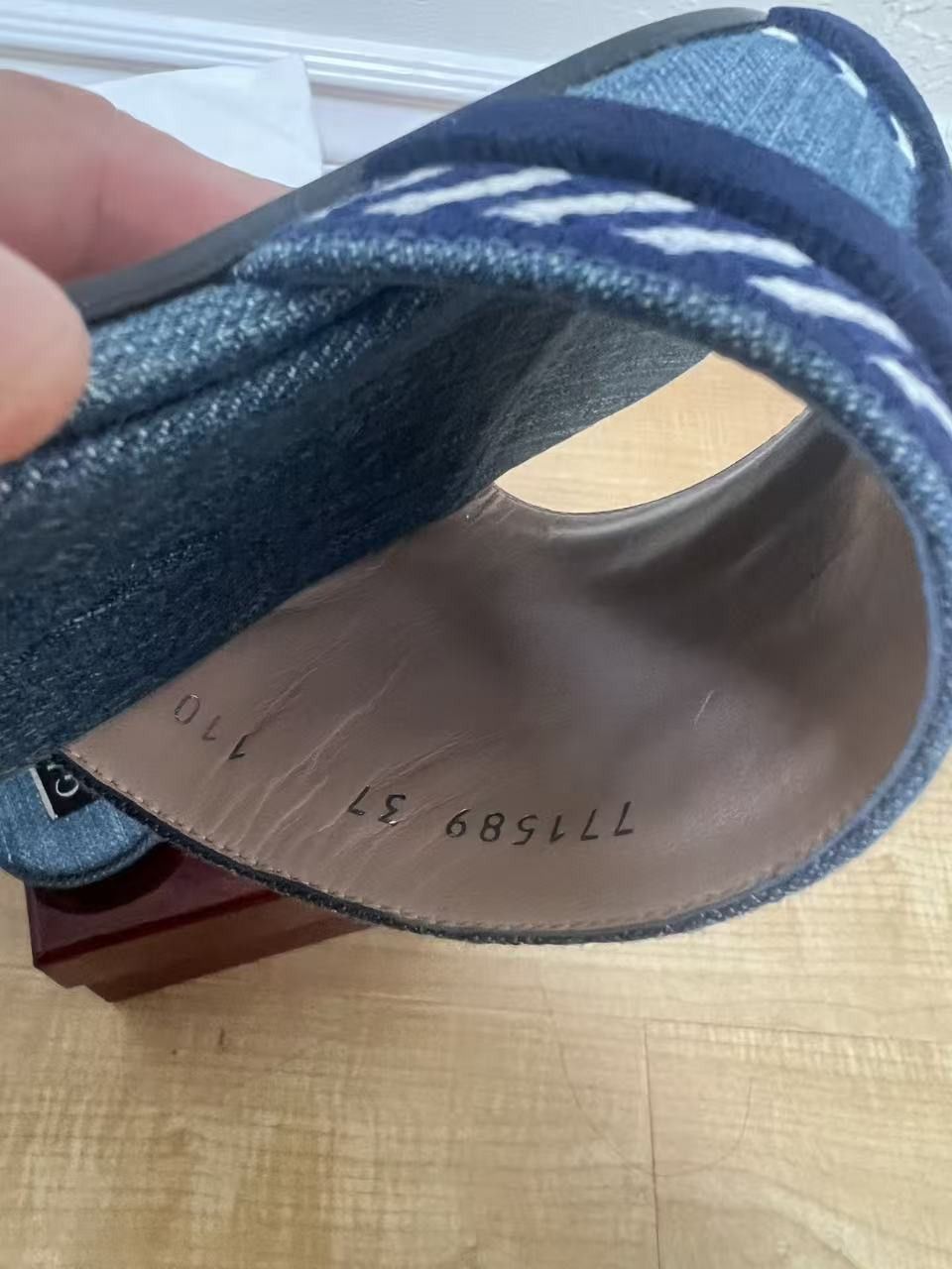 Gucci Gucci Women's Logo Denim Slide Sandals Size US 7 / IT 37 - 3 Thumbnail