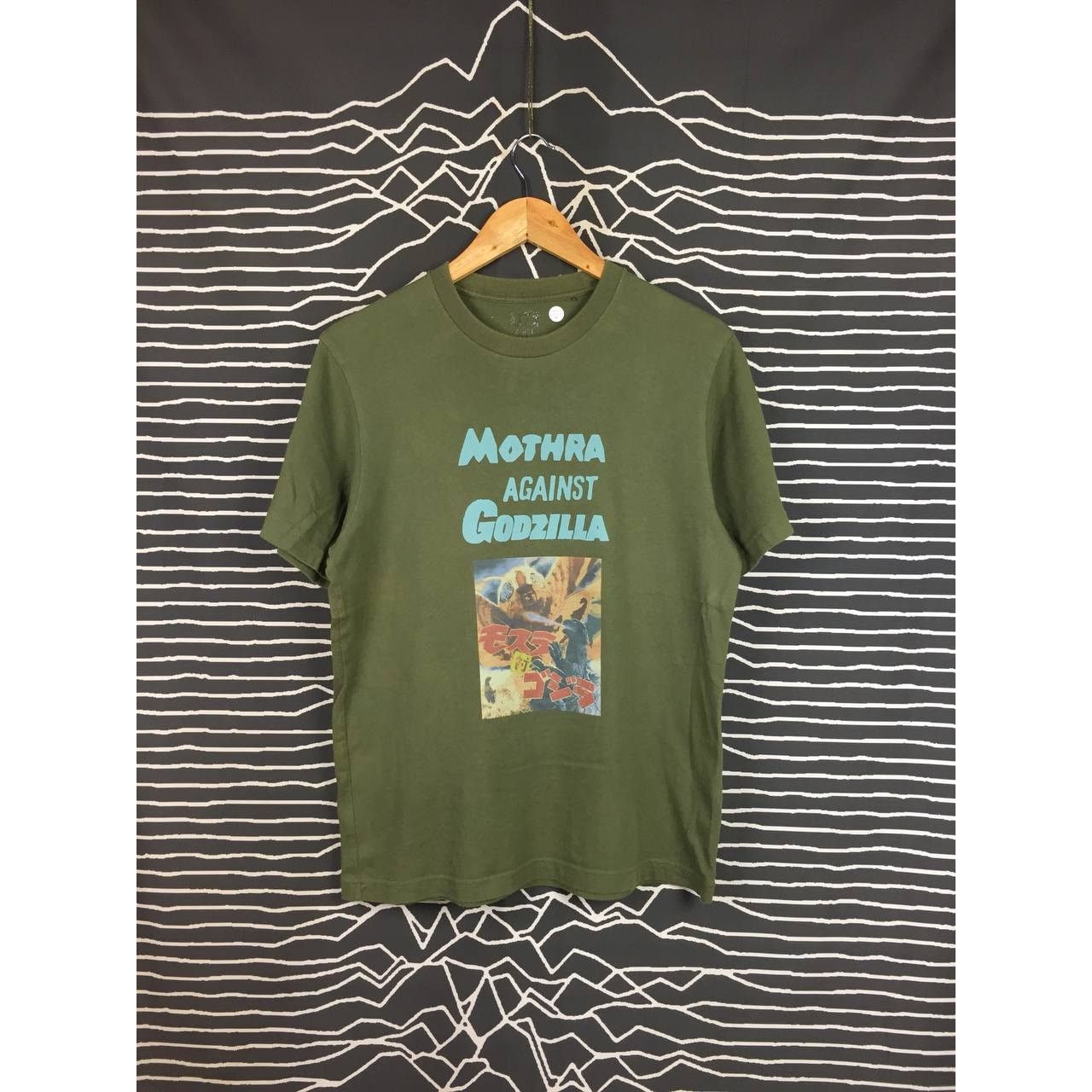 Uniqlo Uniqlo UT x Godzilla World Mothra Against Godzilla Tee Size US M / EU 48-50 / 2 - 2 Thumbnail