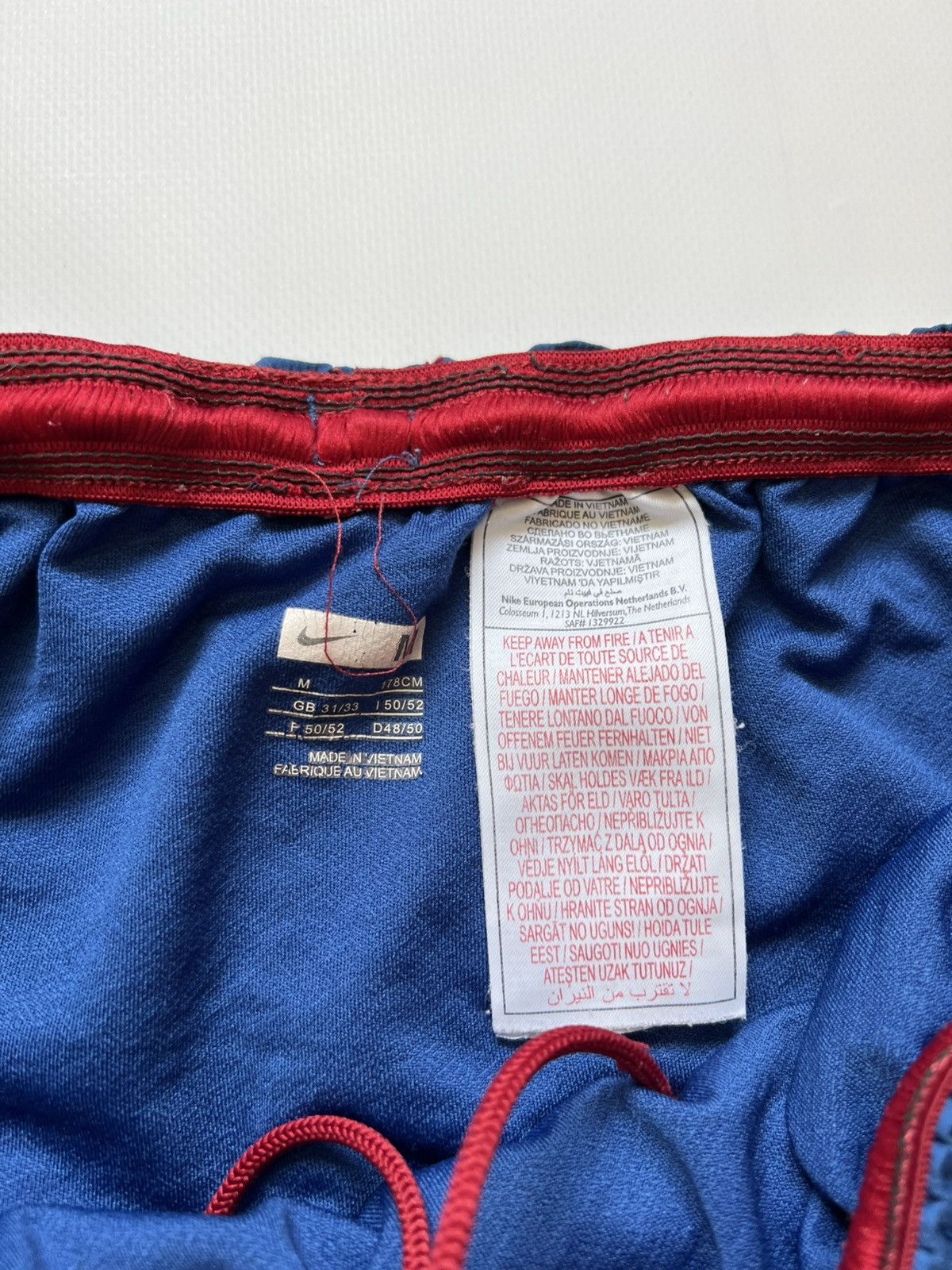 Nike Vintage Nike Barcelona Soccer Football Shorts 2000s Size US 32 / EU 48 - 4 Thumbnail