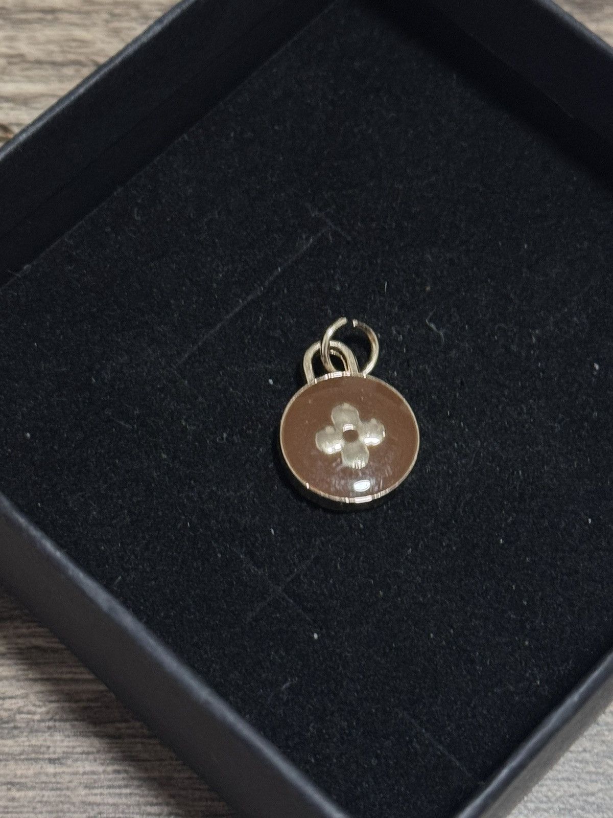 Louis Vuitton Louis Vuitton Charm Pendant Size ONE SIZE - 2 Thumbnail