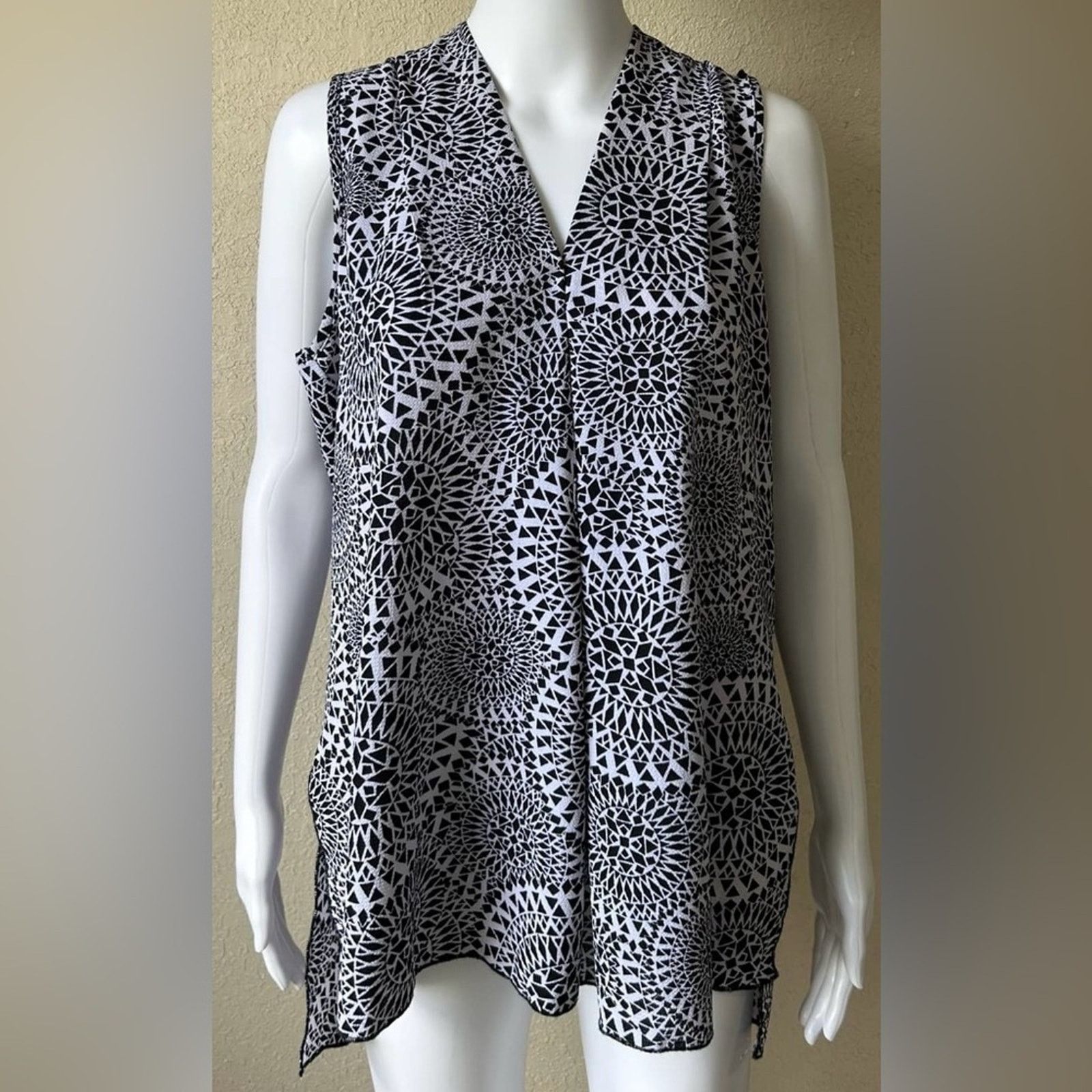 Other Grey & Gray | Geometric Pattern Sleeveless Top | Medium Size M / US 6-8 / IT 42-44 - 1 Thumbnail