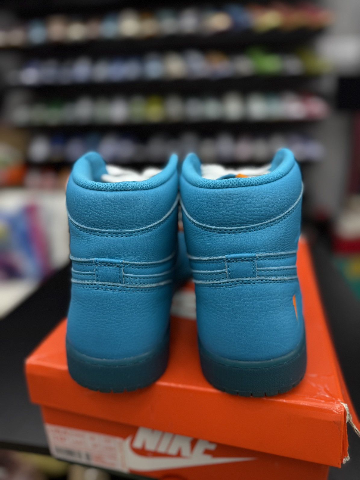 Jordan Brand Jordan 1 Gatorade Blue Lagoon Size 10.5 Pre Owned 🧼 Size US 10.5 / EU 43-44 - 12 Thumbnail